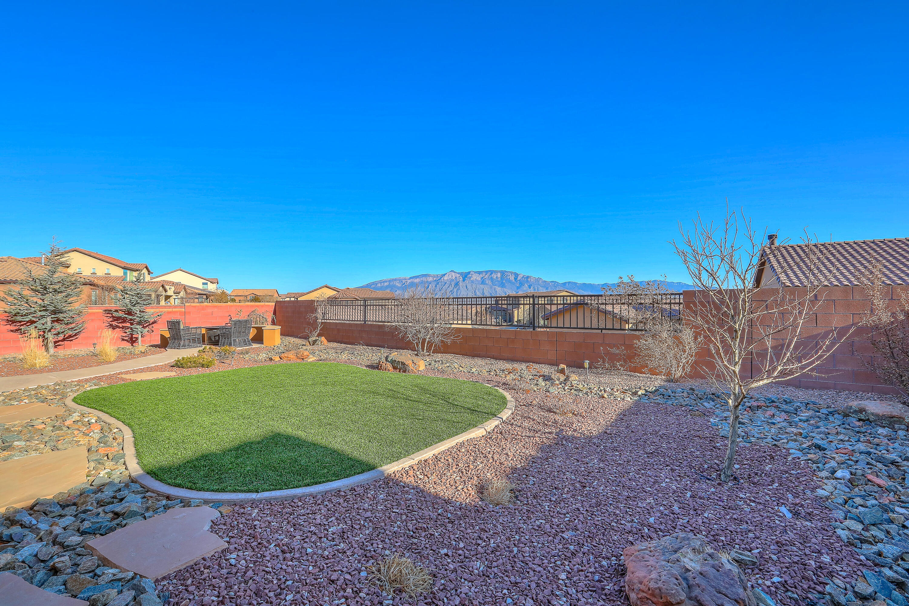848 MESA ROJA Trail NE
