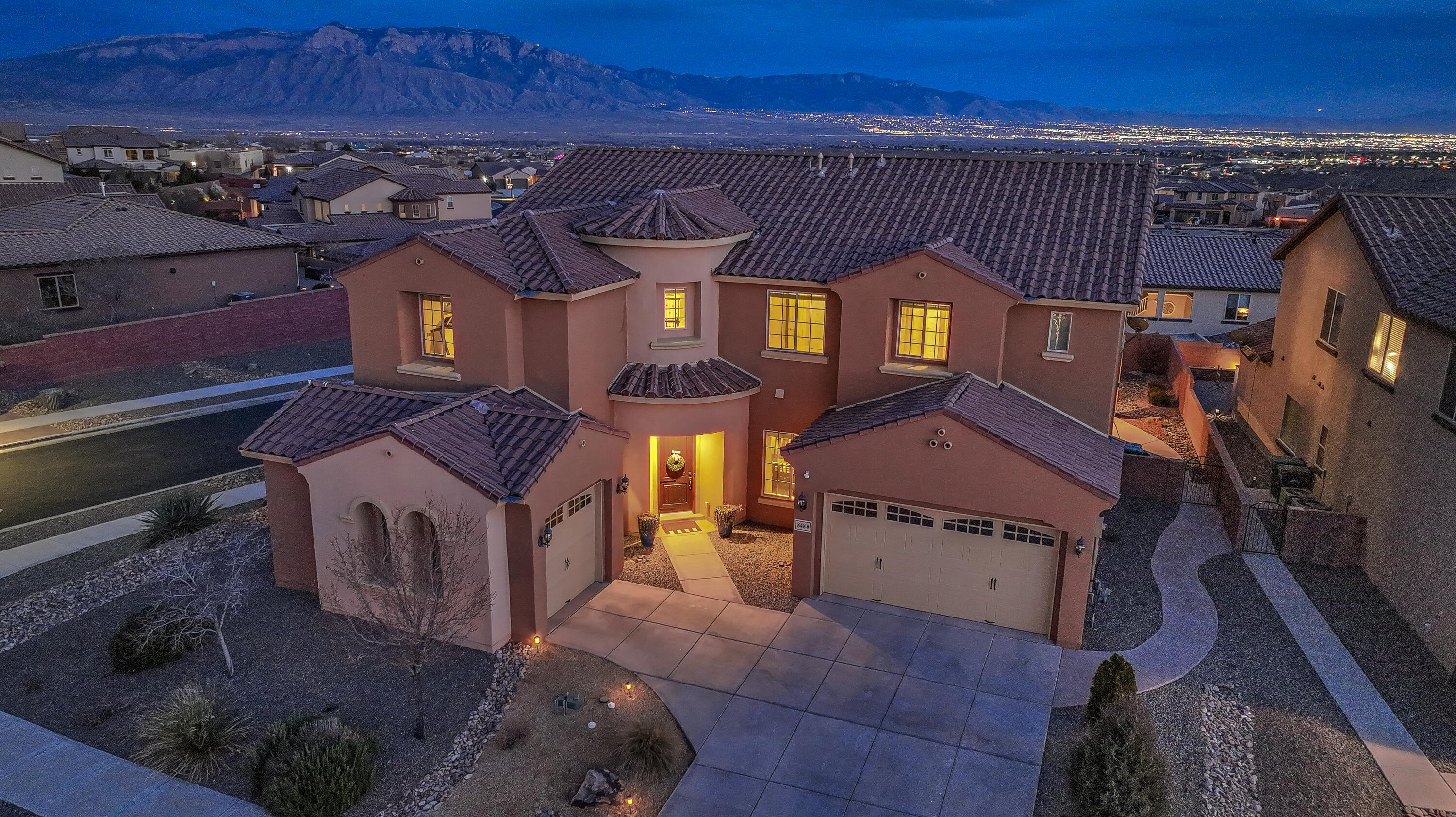 848 MESA ROJA Trail NE