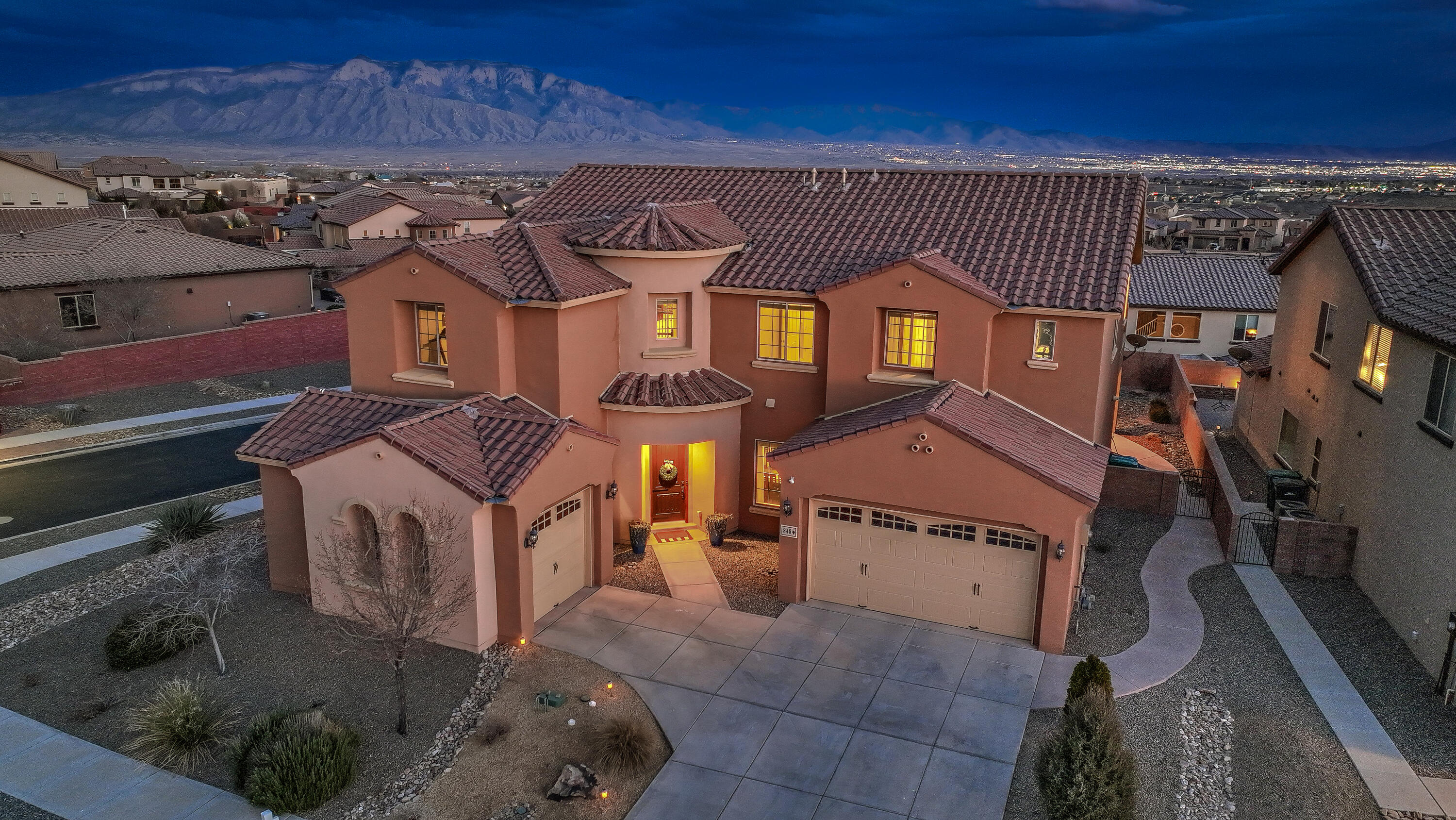 848 MESA ROJA Trail NE