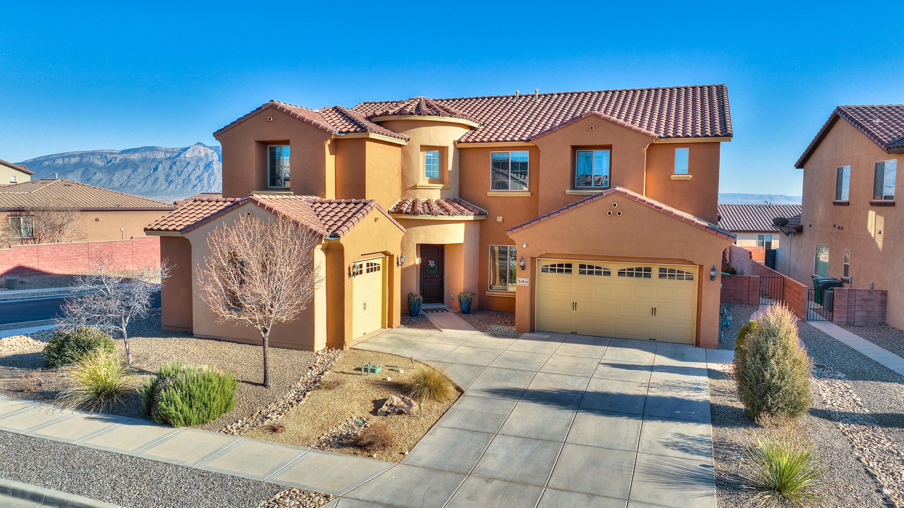 848 MESA ROJA Trail NE