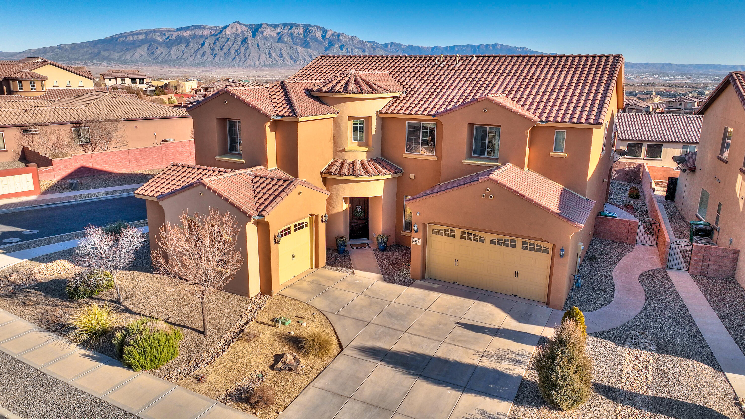 848 MESA ROJA Trail NE