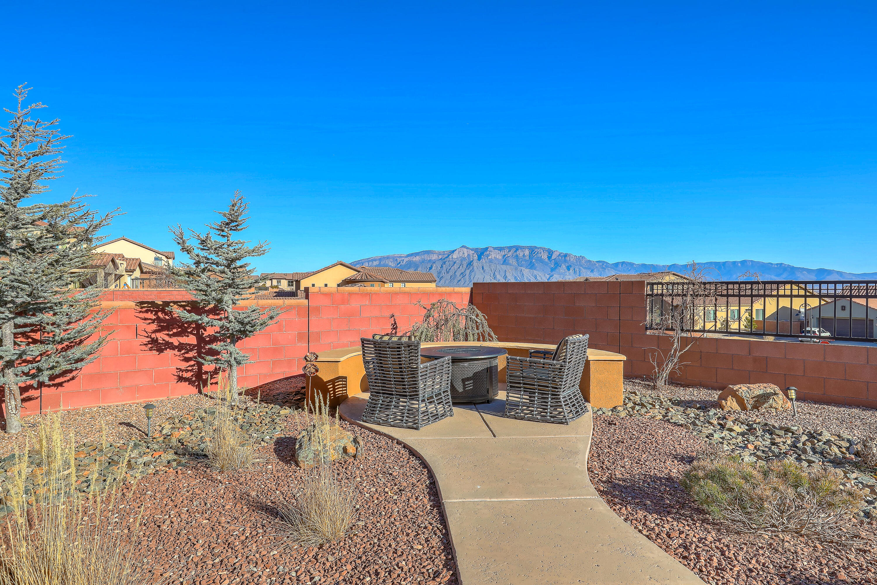 848 MESA ROJA Trail NE