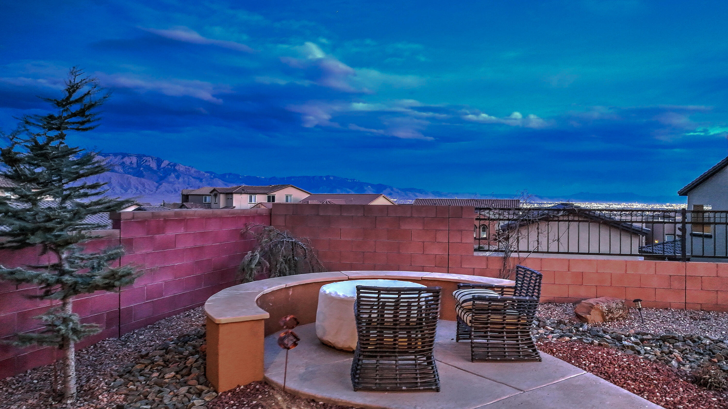 848 MESA ROJA Trail NE