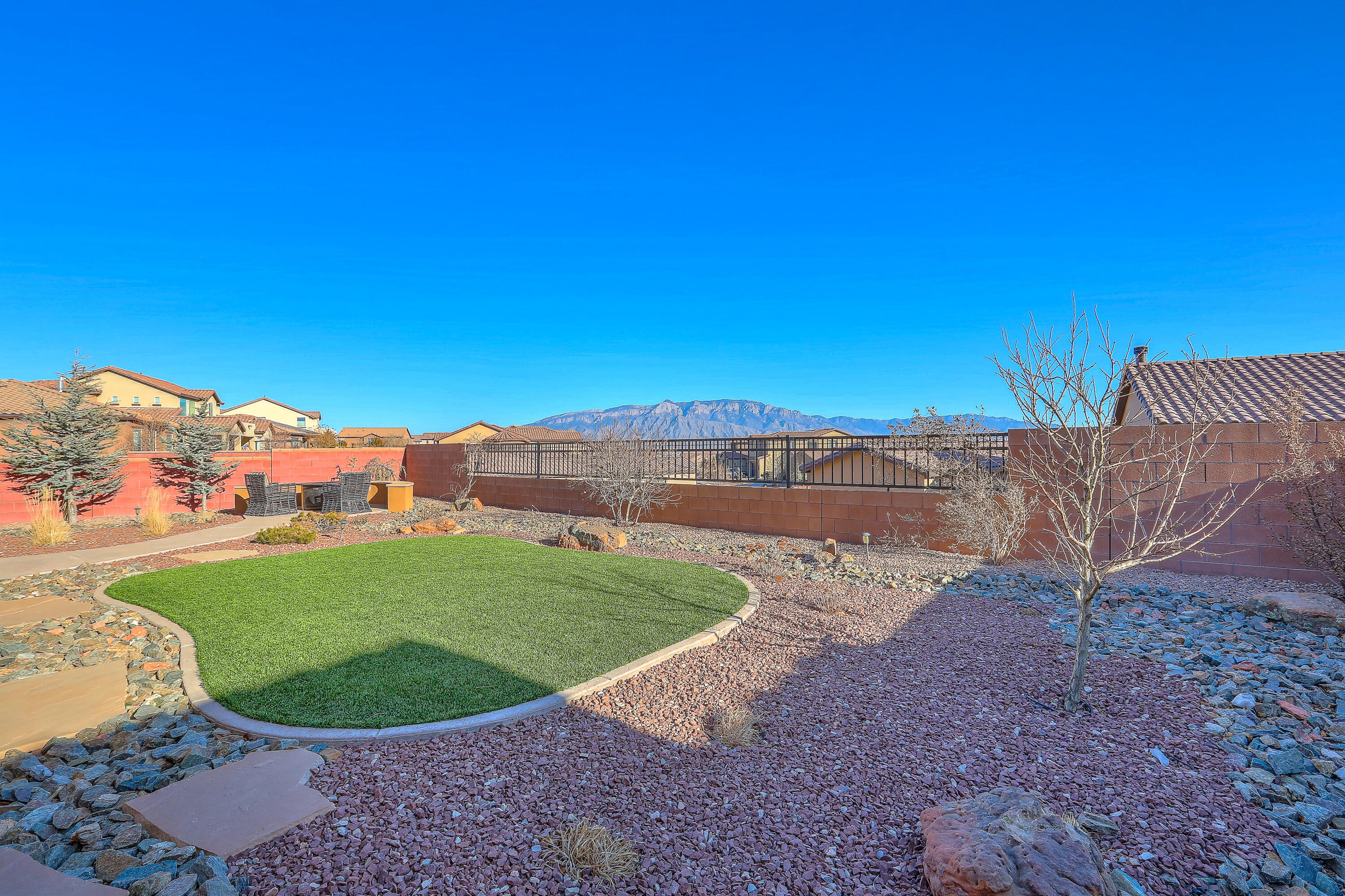 848 MESA ROJA Trail NE