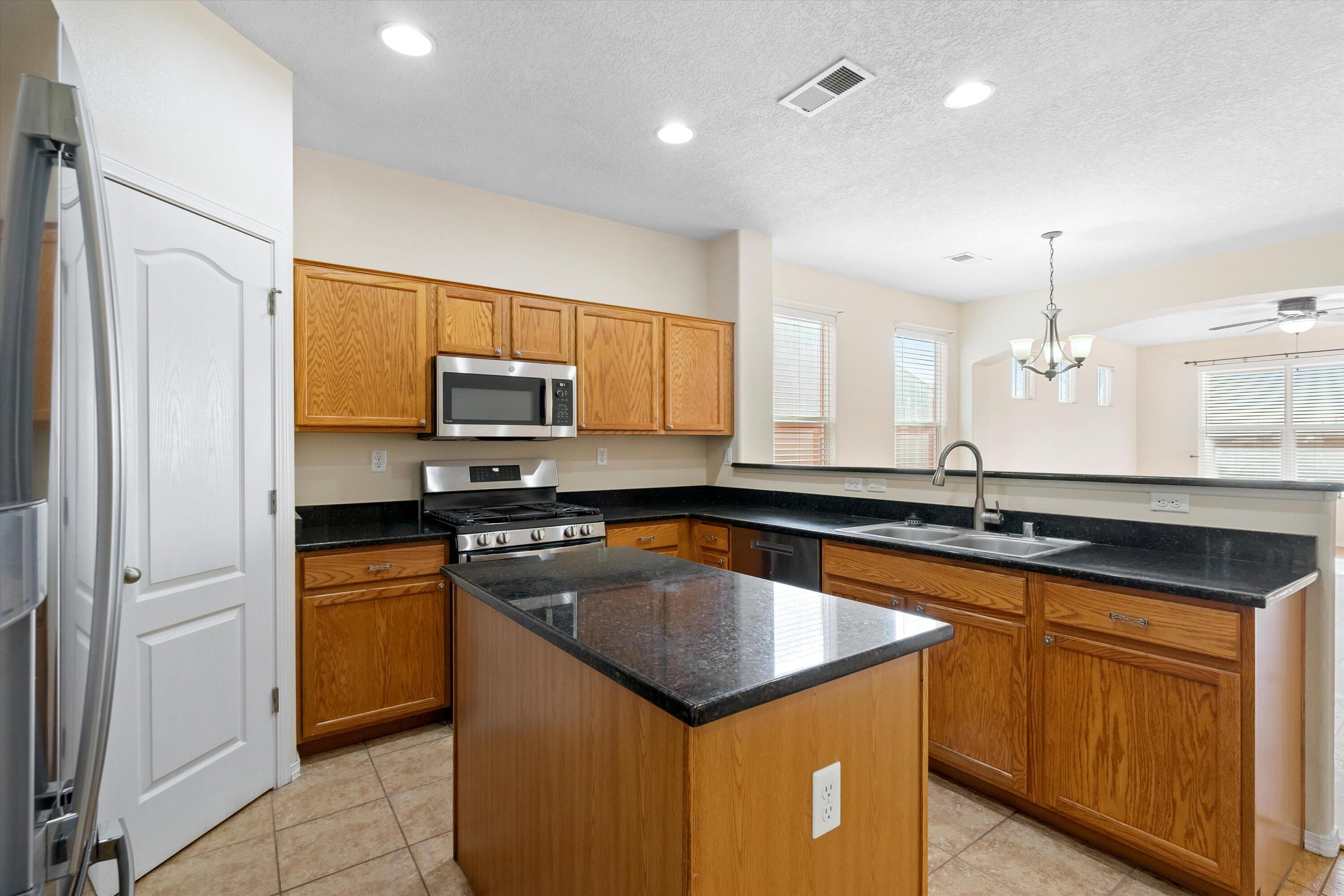 3610 BUCKSKIN Loop NE