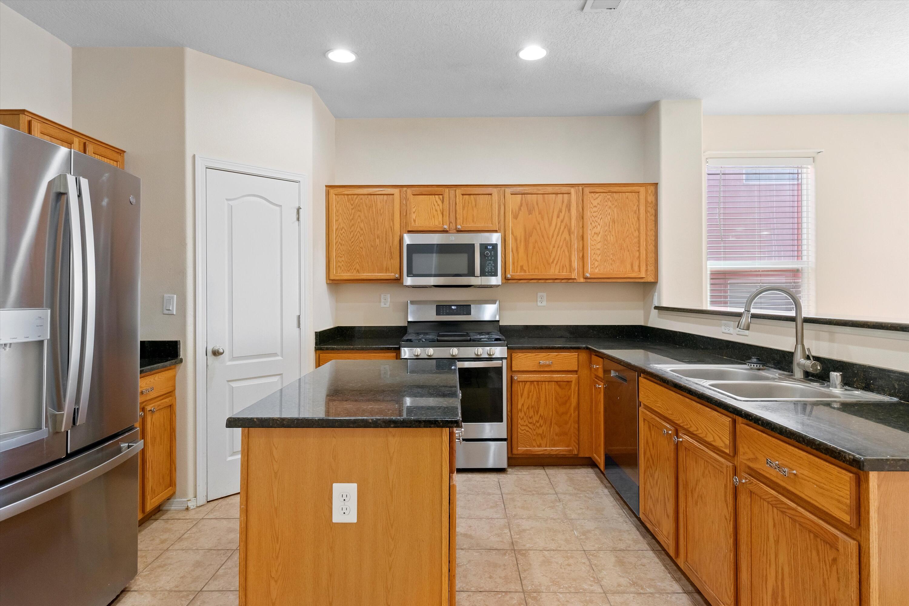 3610 BUCKSKIN Loop NE