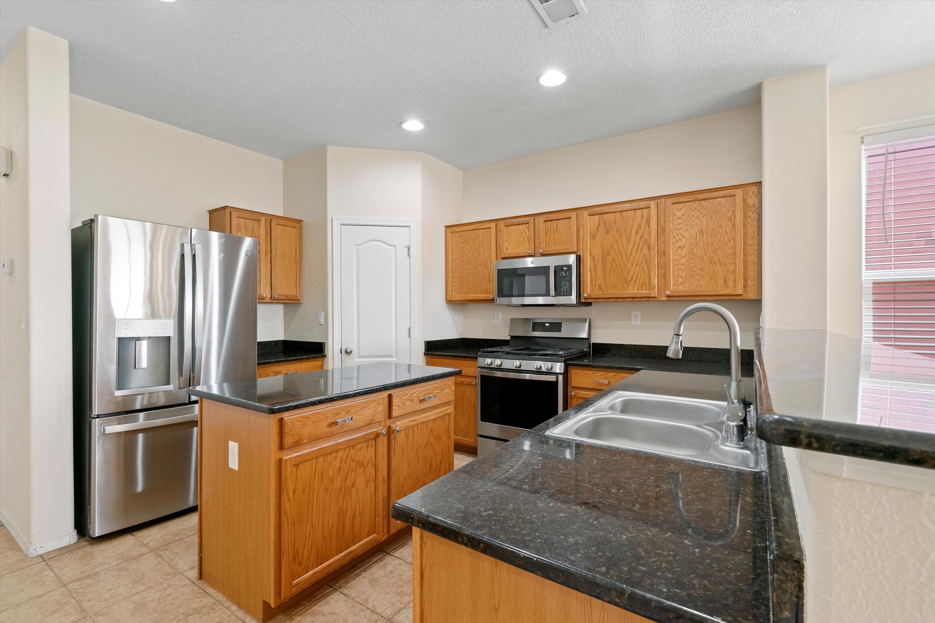 3610 BUCKSKIN Loop NE