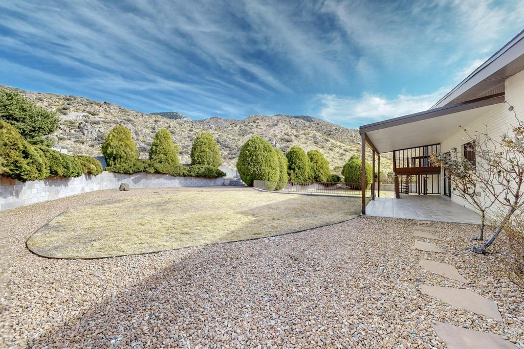 3920 CAMINO DE LA SIERRA NE