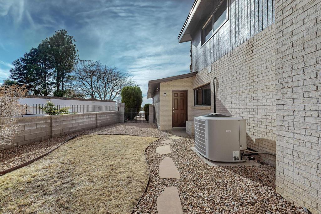 3920 CAMINO DE LA SIERRA NE