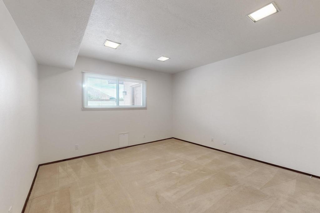 3920 CAMINO DE LA SIERRA NE