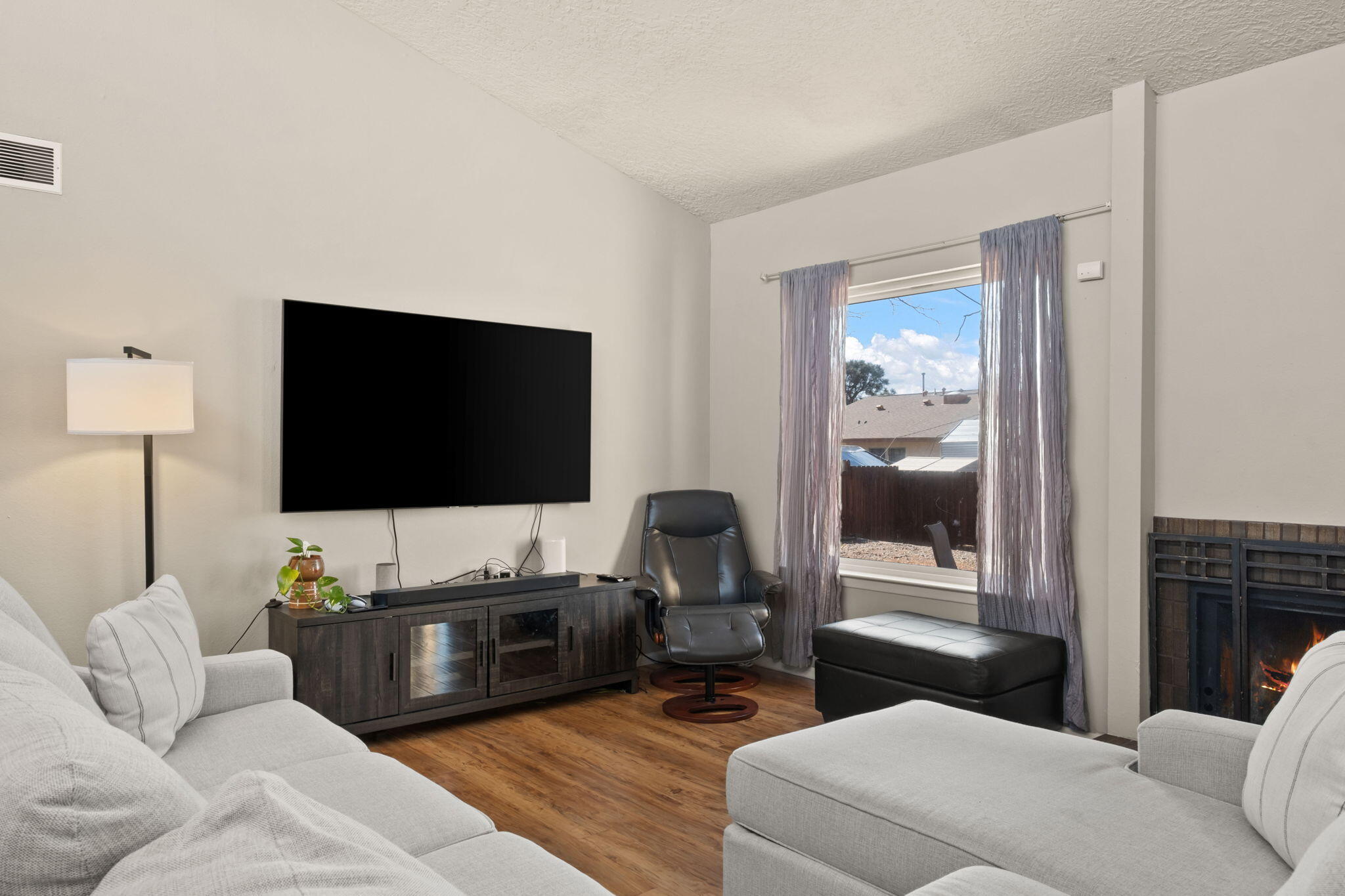 5137 CAMINO VISTA NW