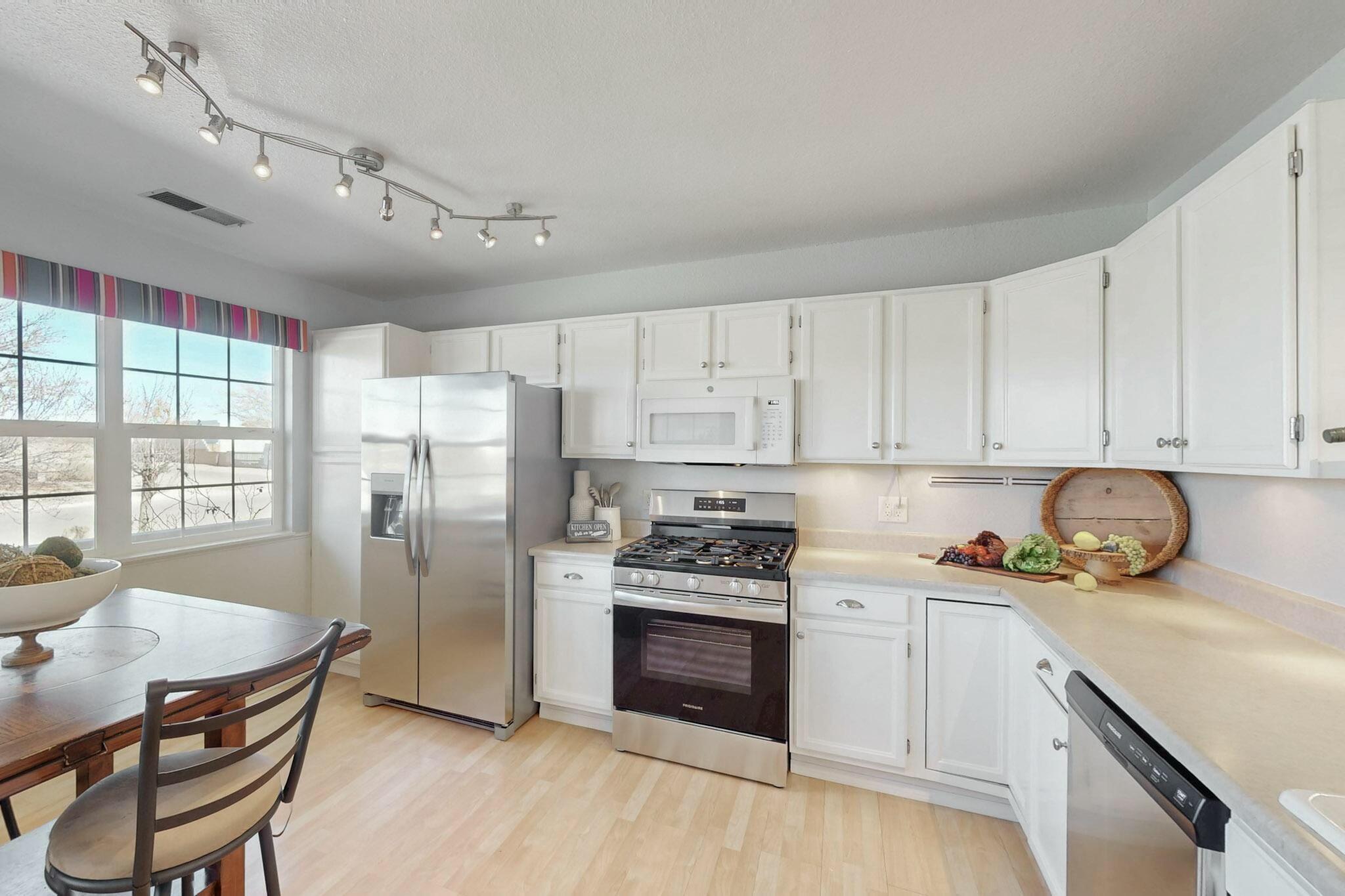 513 APACHE Loop SW