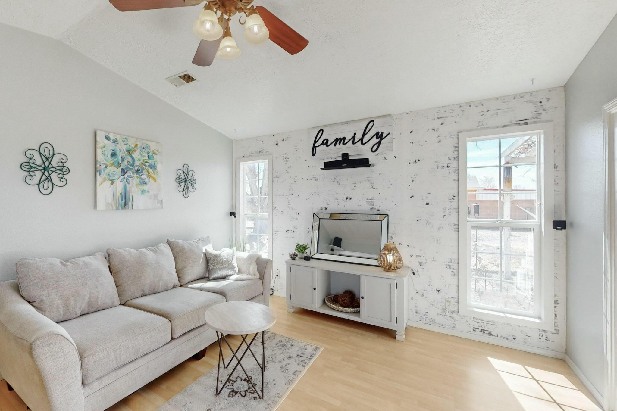 513 APACHE Loop SW