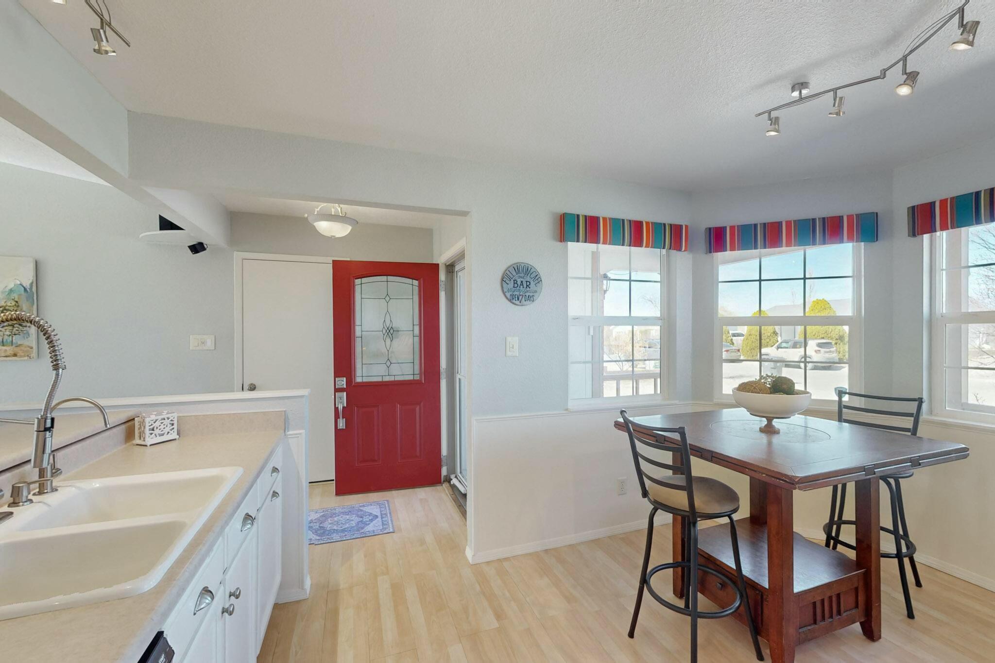 513 APACHE Loop SW