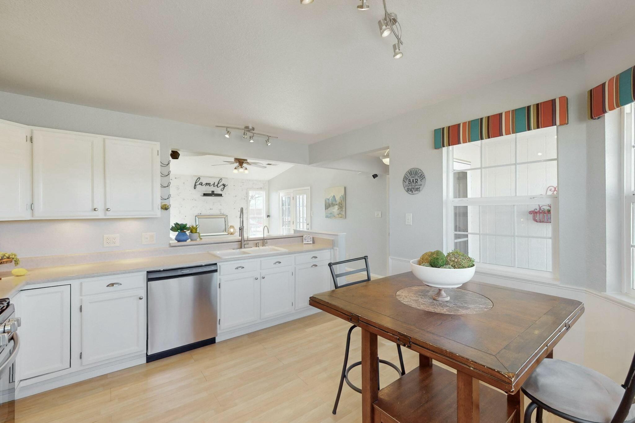 513 APACHE Loop SW