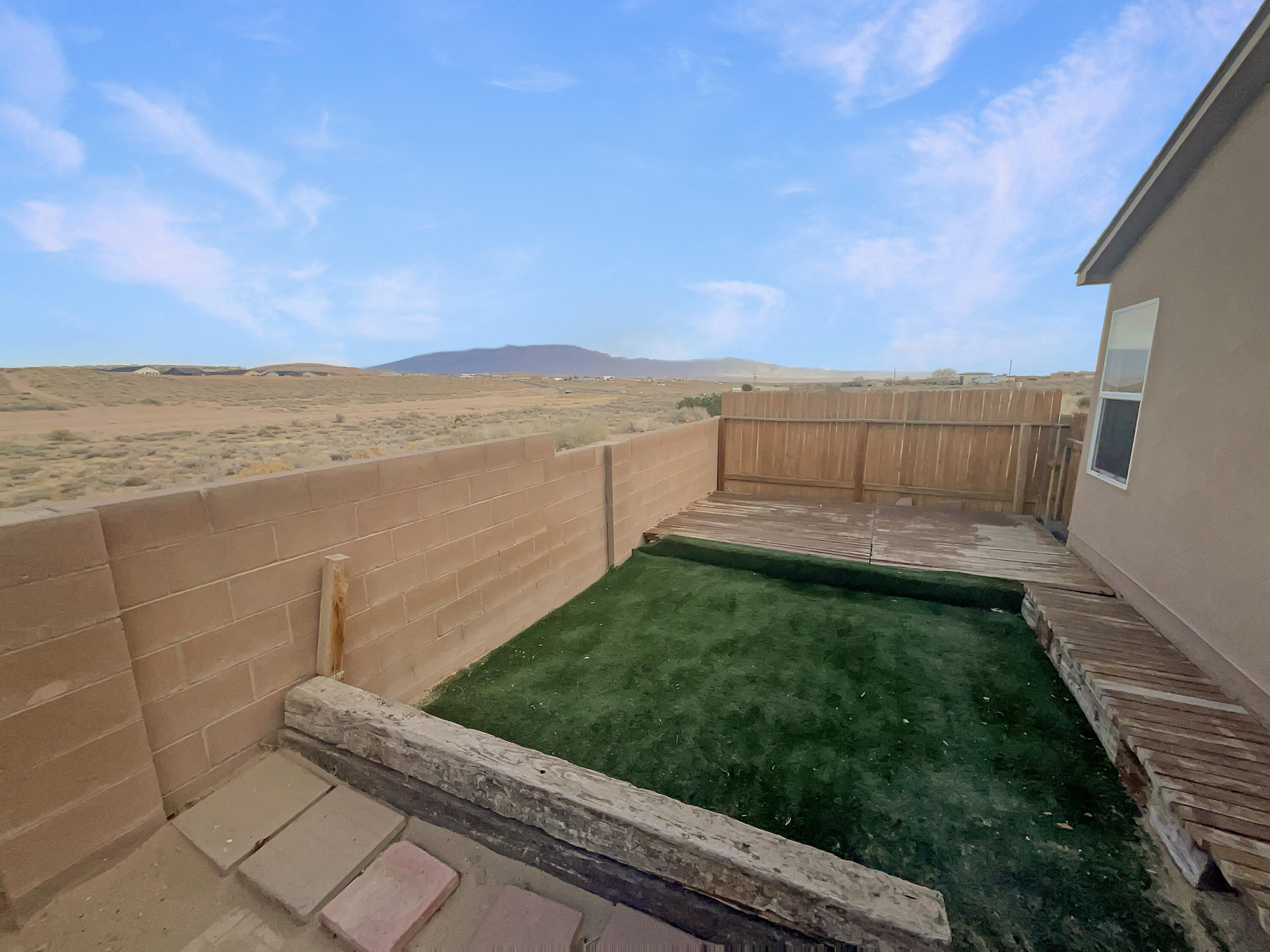 2105 SAGECREST Loop NE
