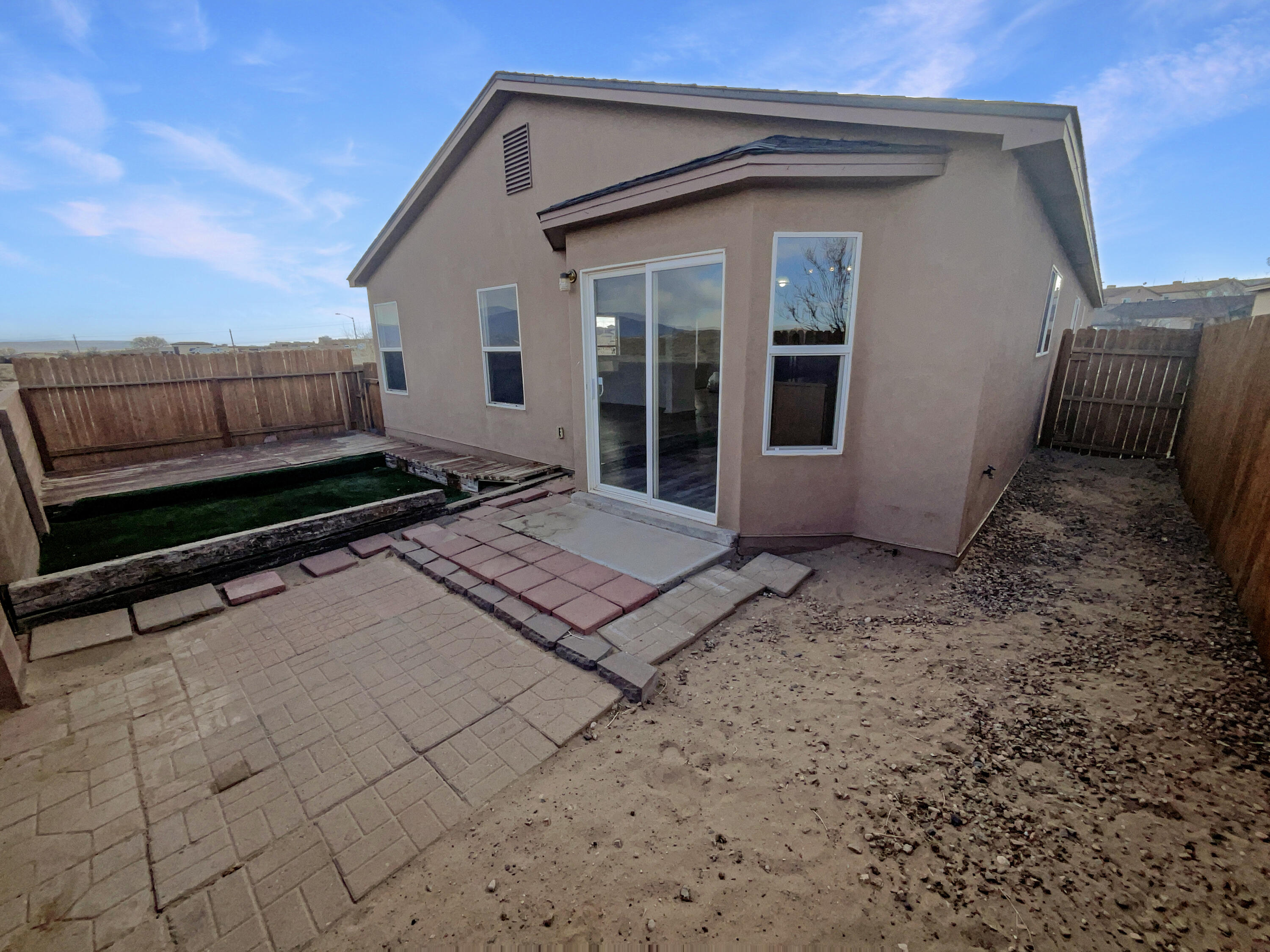 2105 SAGECREST Loop NE