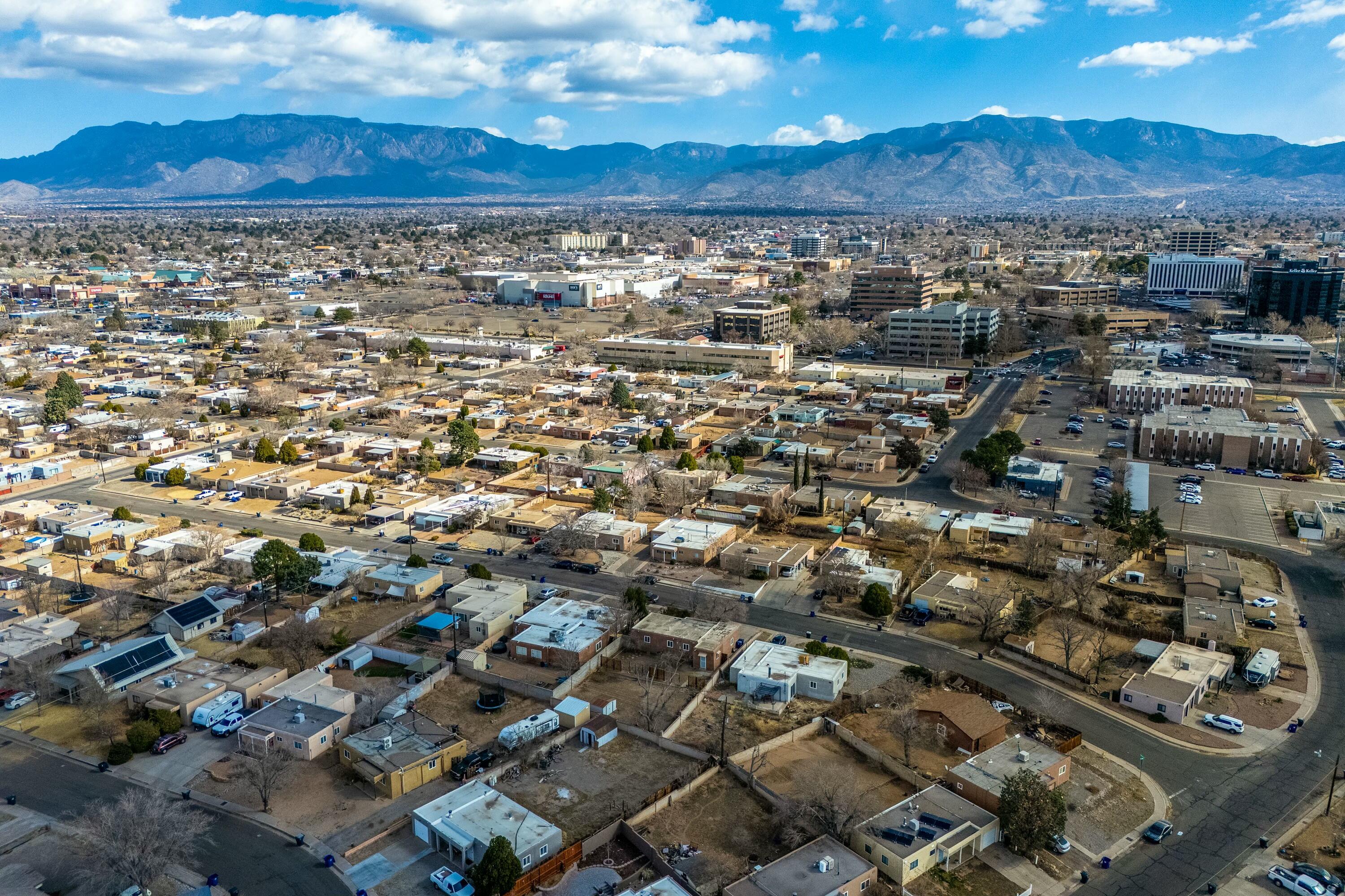 2317 VALENCIA Drive NE