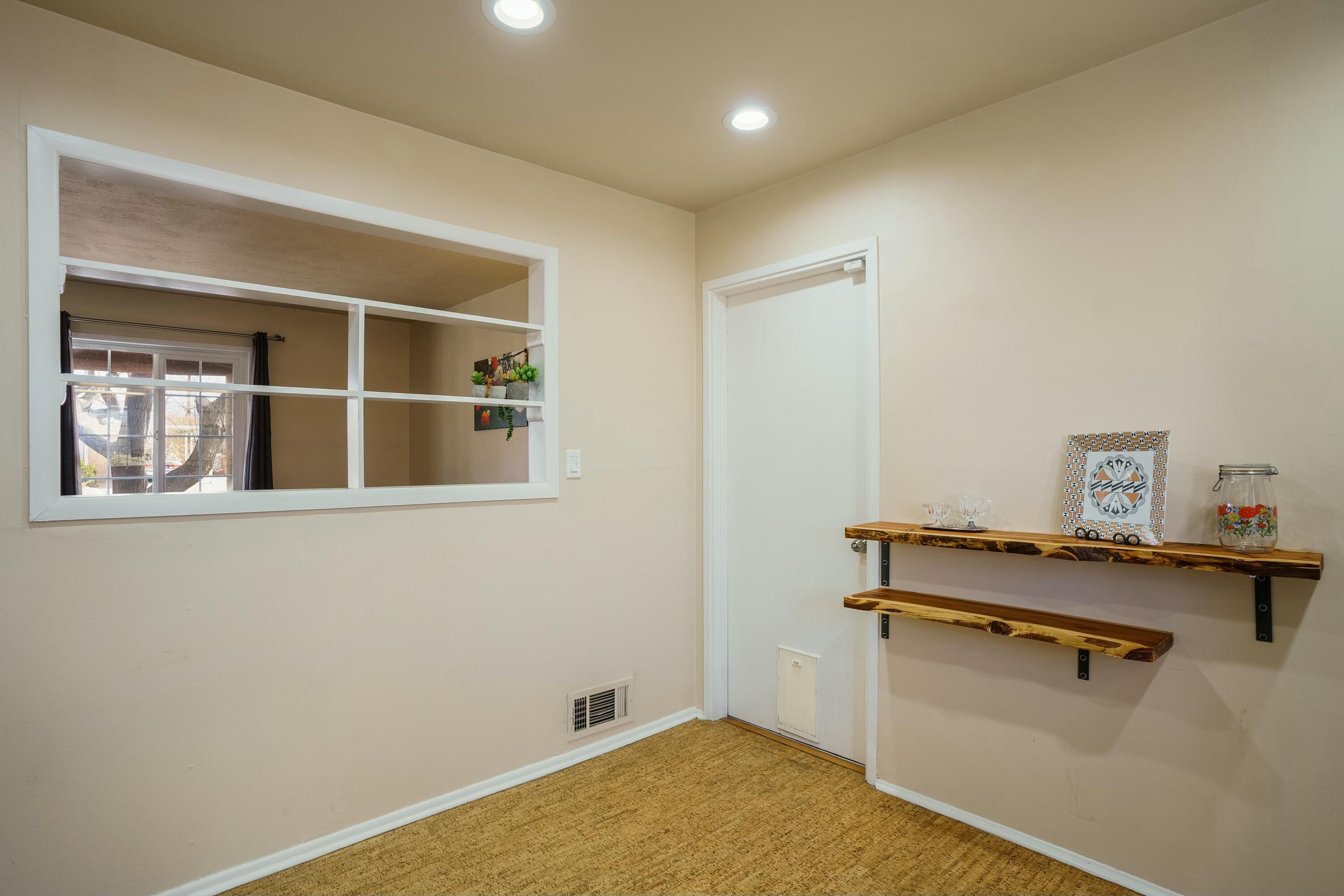 2317 VALENCIA Drive NE