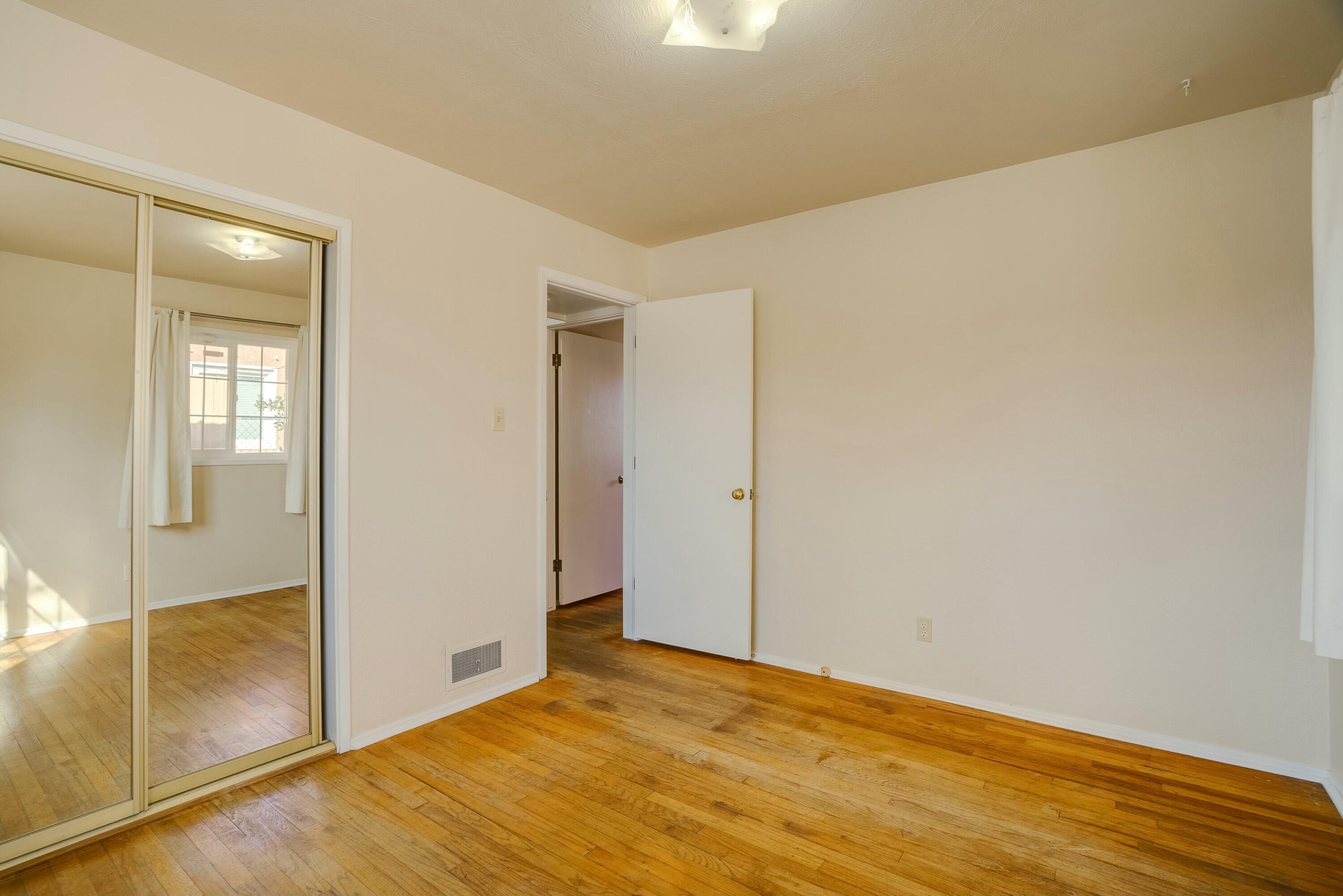 2317 VALENCIA Drive NE