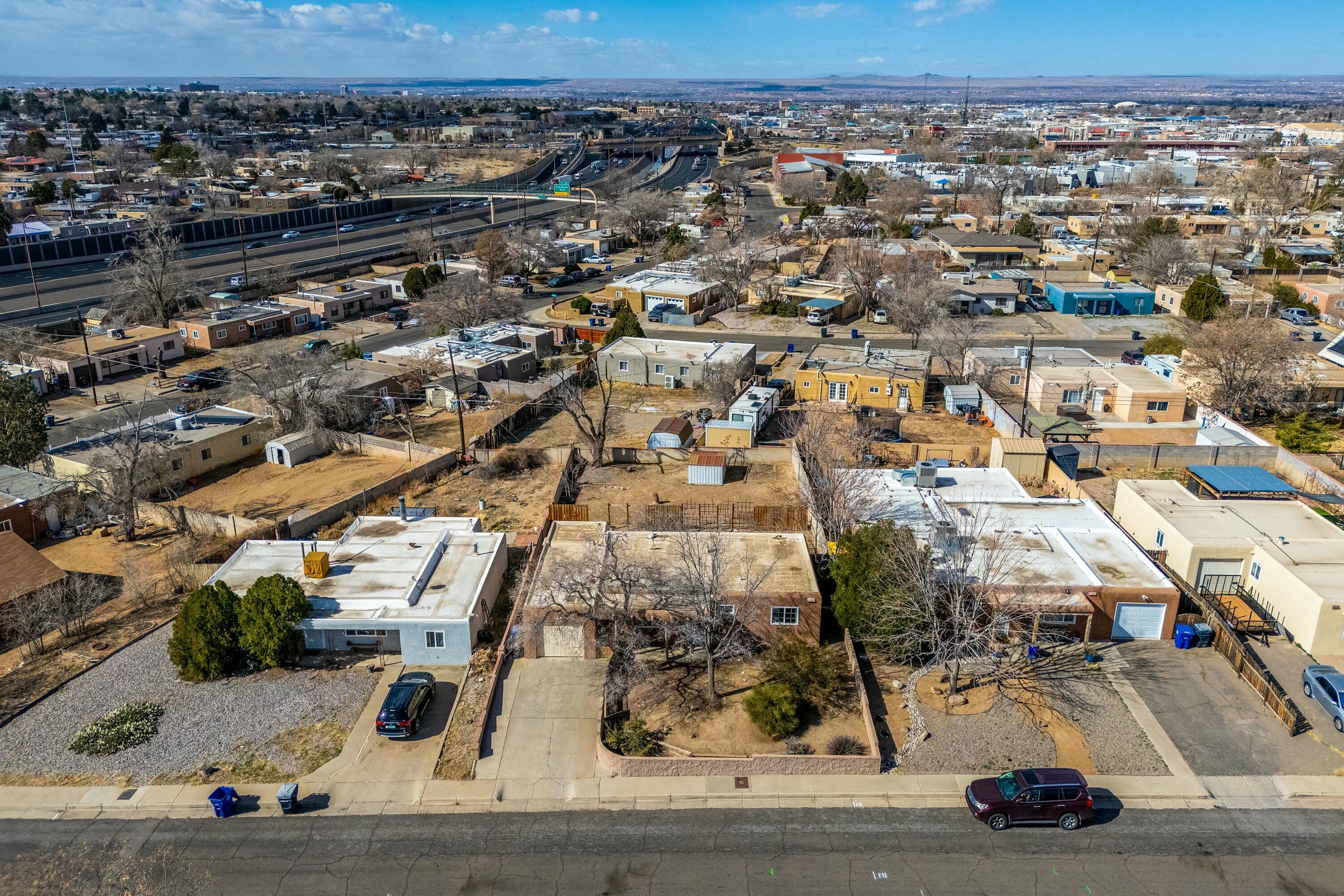 2317 VALENCIA Drive NE