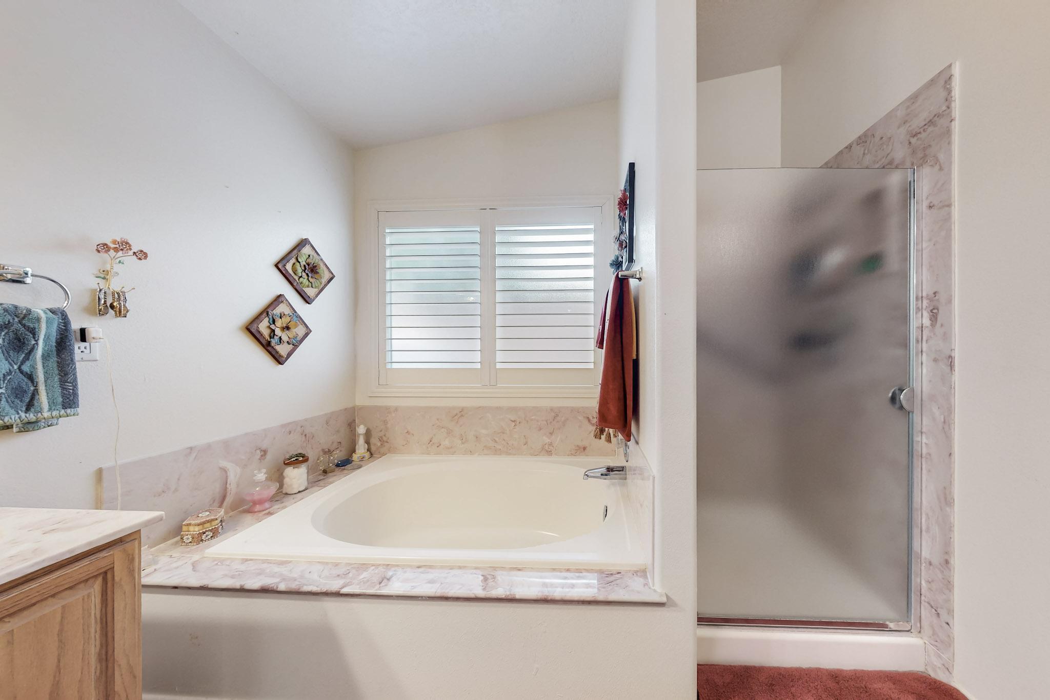 8304 CAMINO DEL VENADO NW