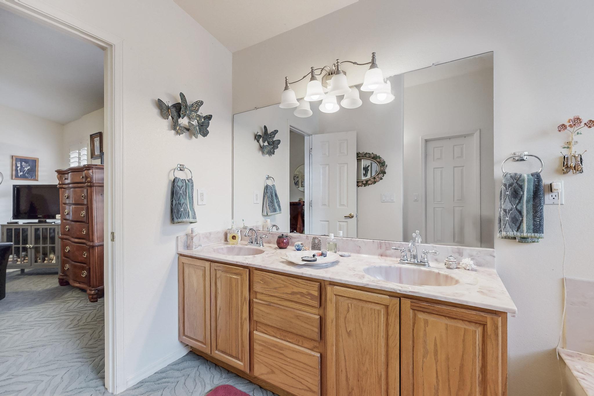 8304 CAMINO DEL VENADO NW