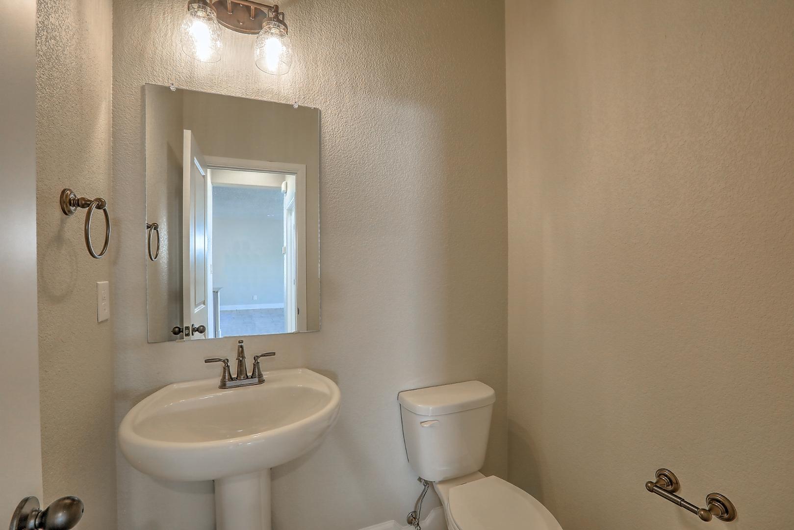 6829 Cleary Loop NE