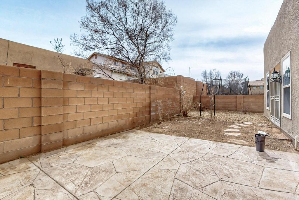 920 Loma Pinon Loop NE