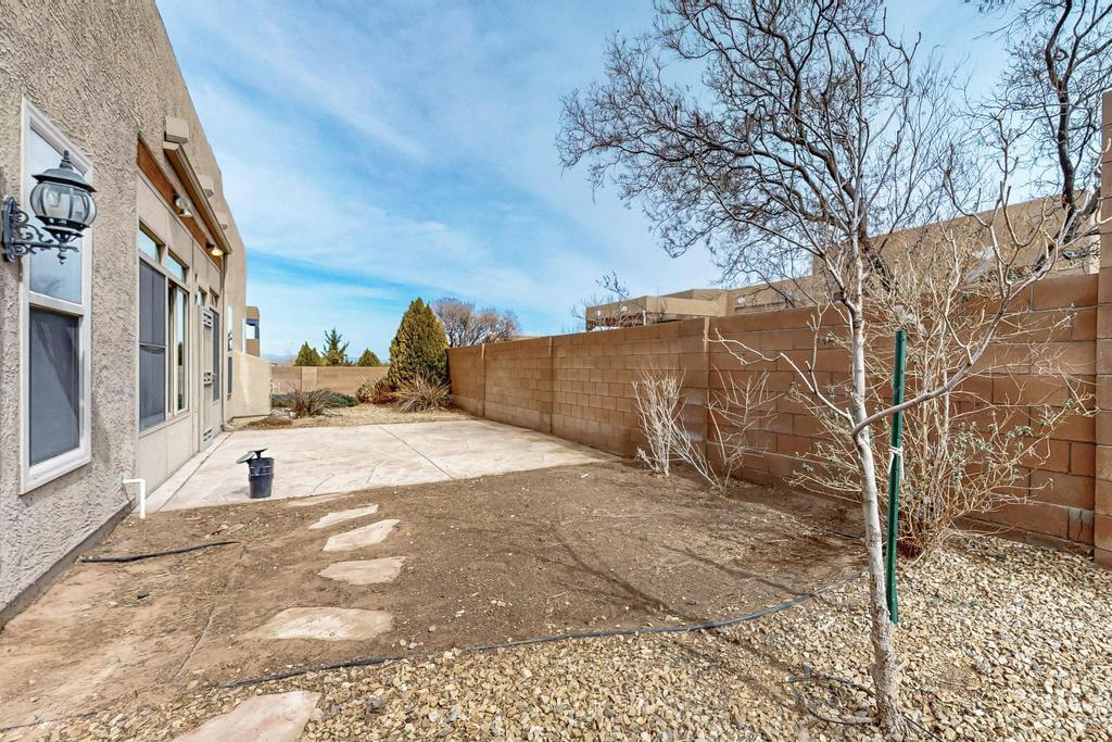 920 Loma Pinon Loop NE