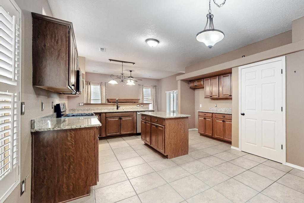 920 Loma Pinon Loop NE
