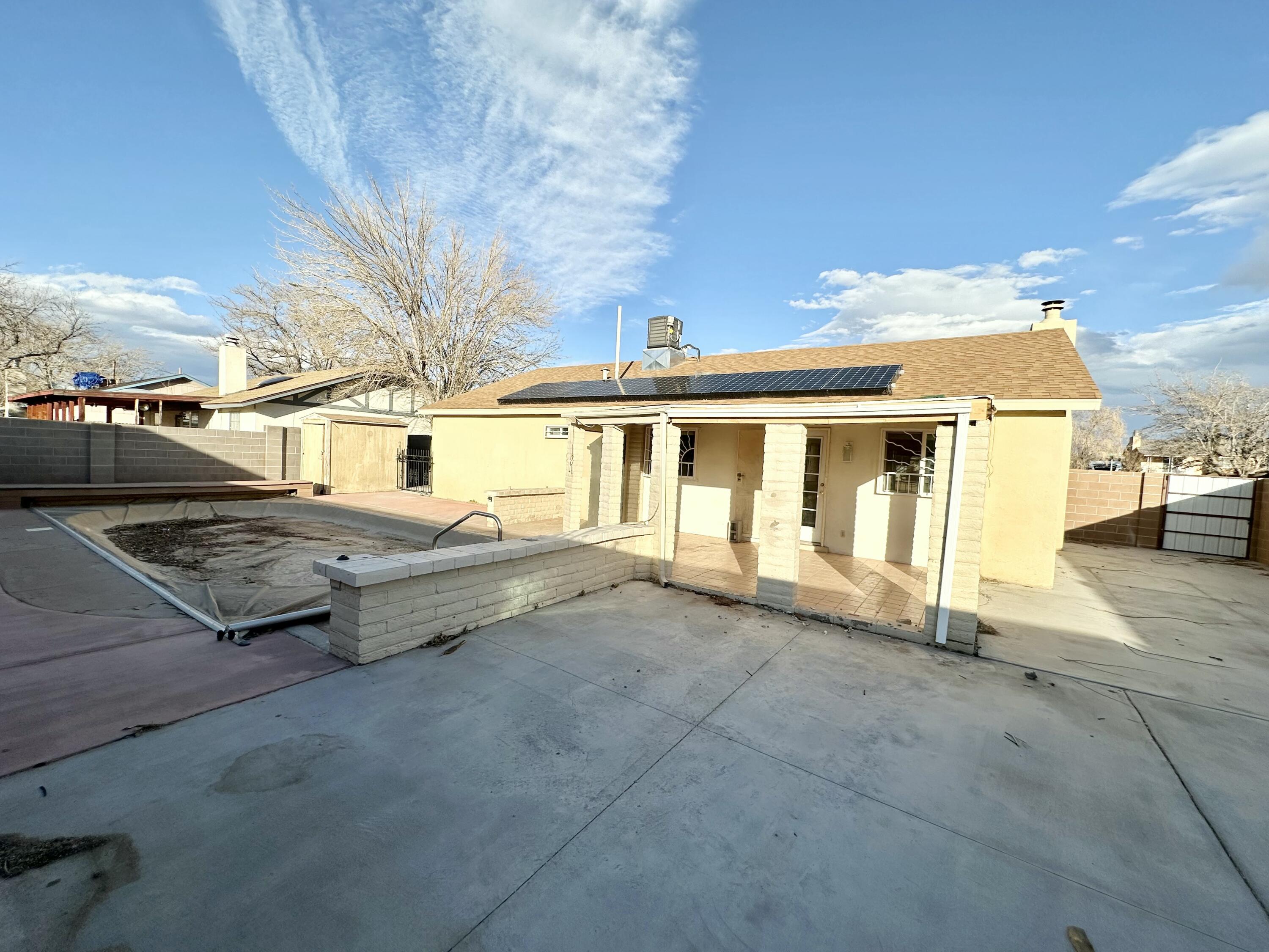 5501 Cochiti Court NW