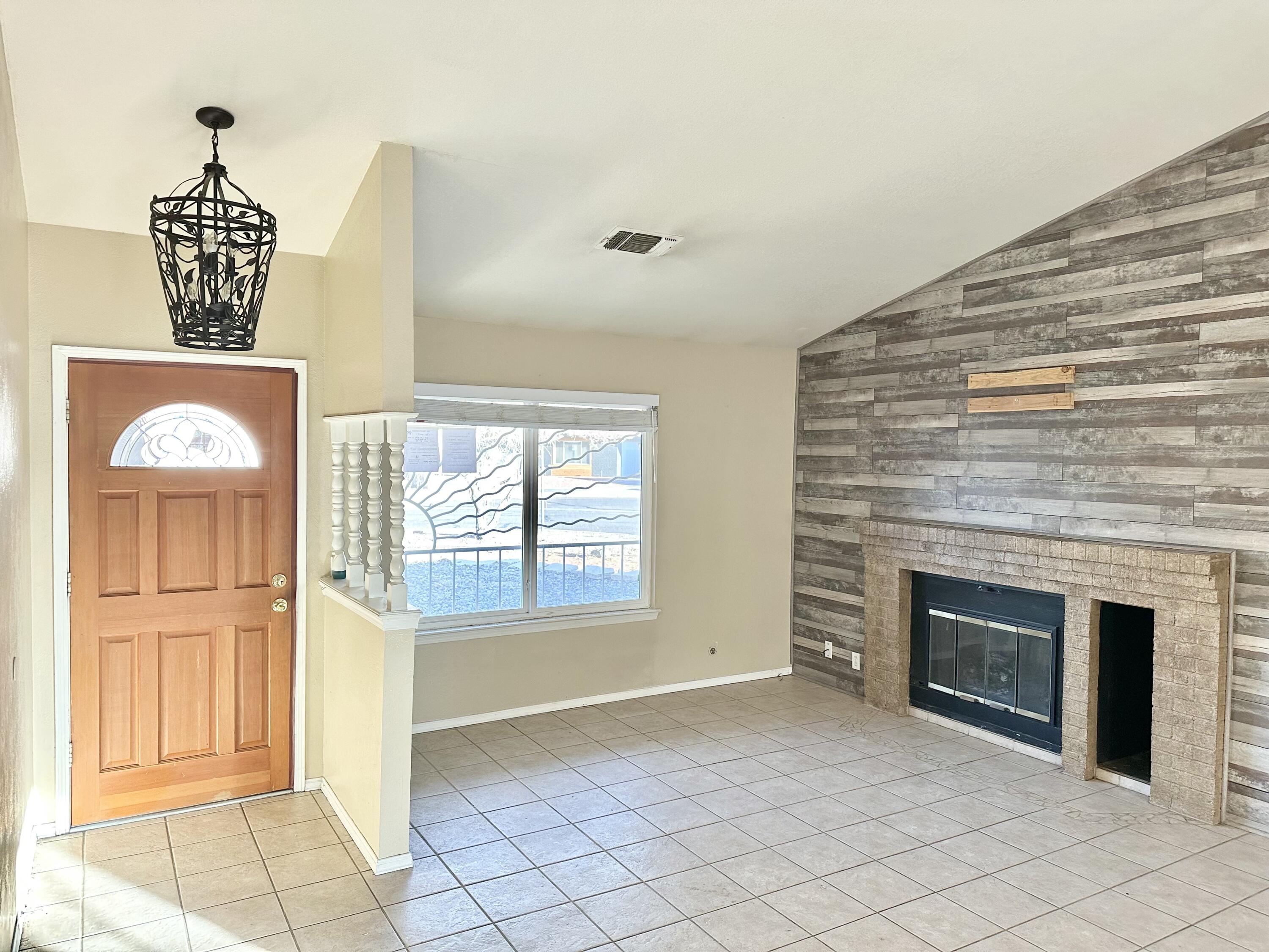 5501 Cochiti Court NW