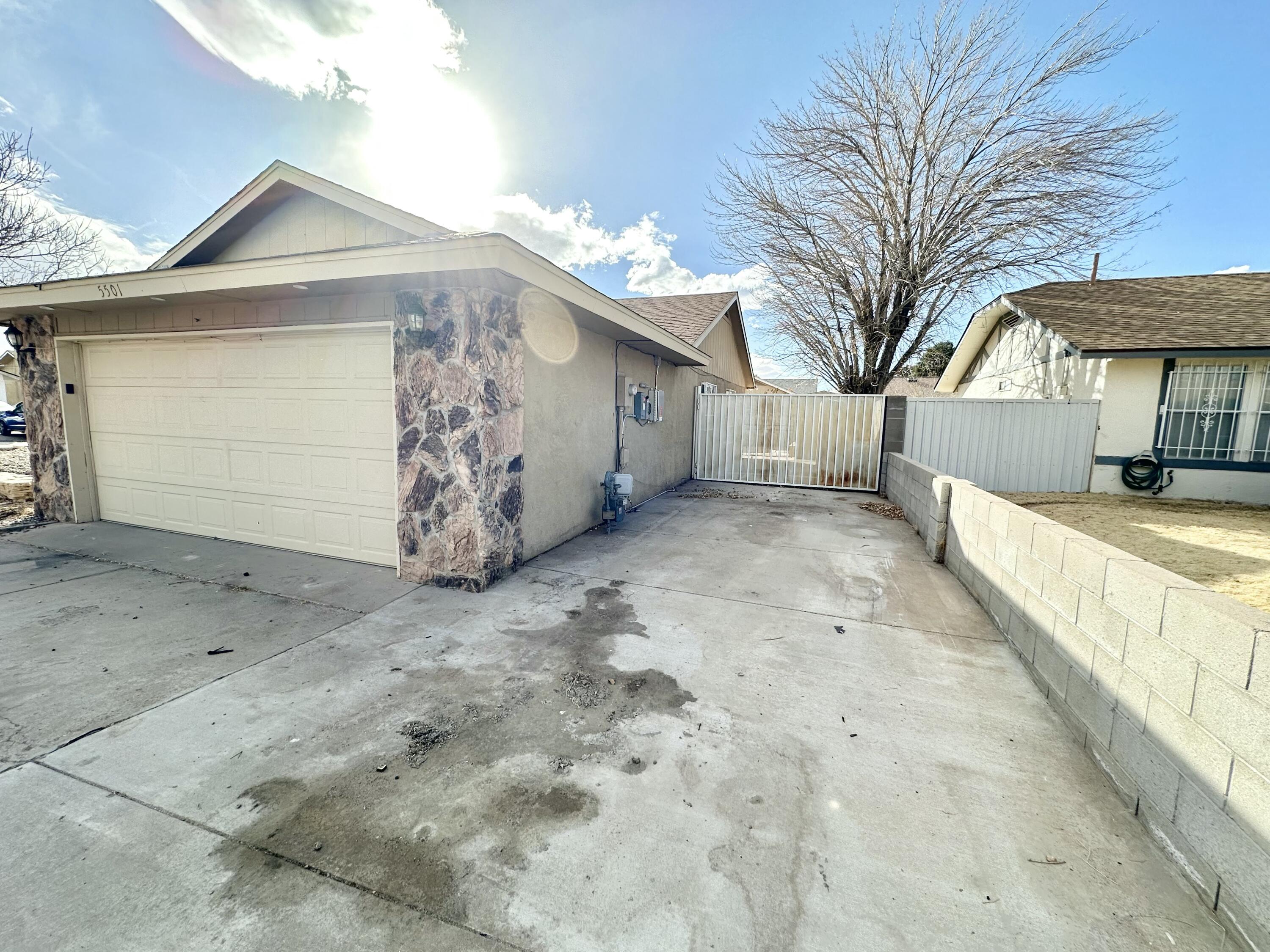 5501 Cochiti Court NW