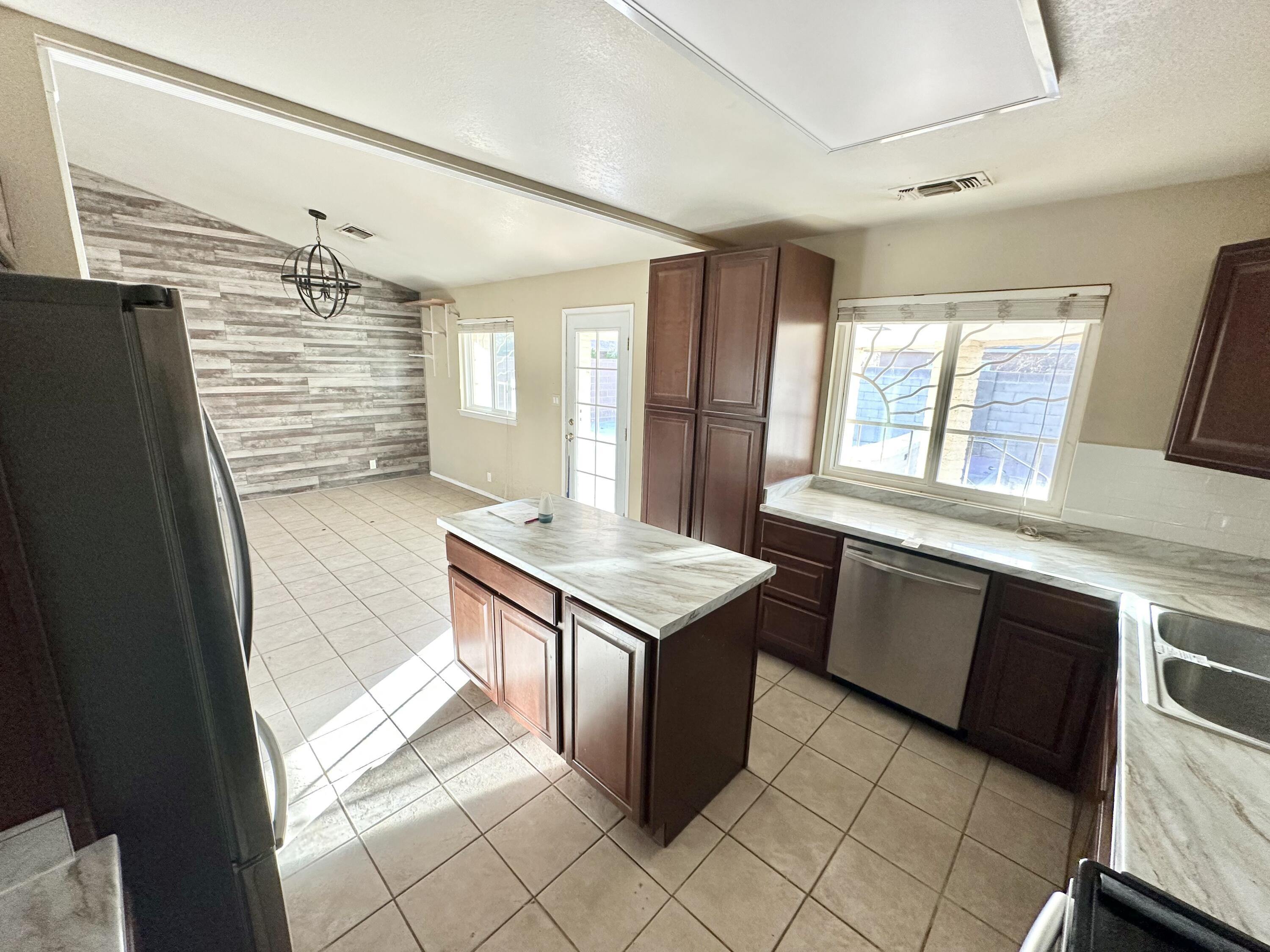 5501 Cochiti Court NW