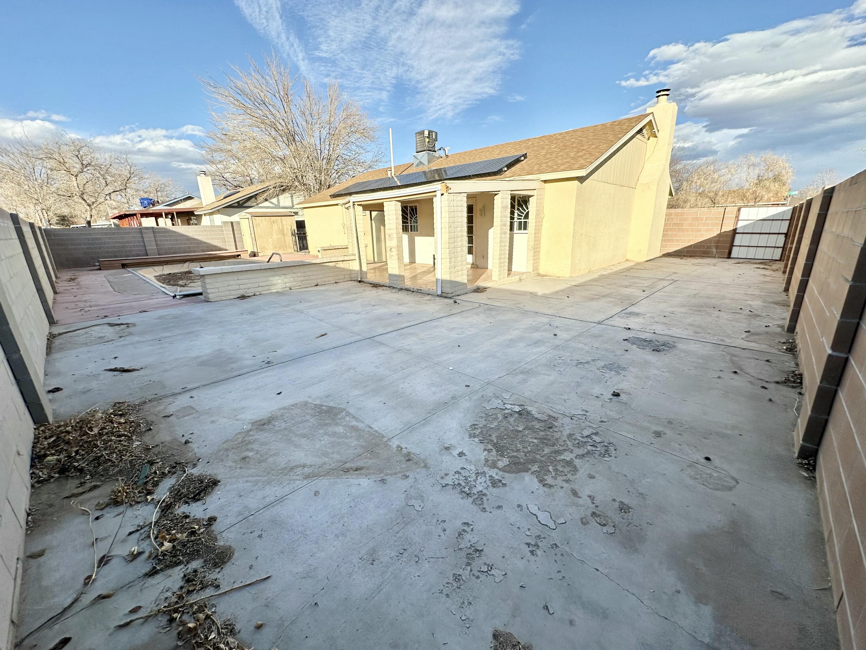 5501 Cochiti Court NW
