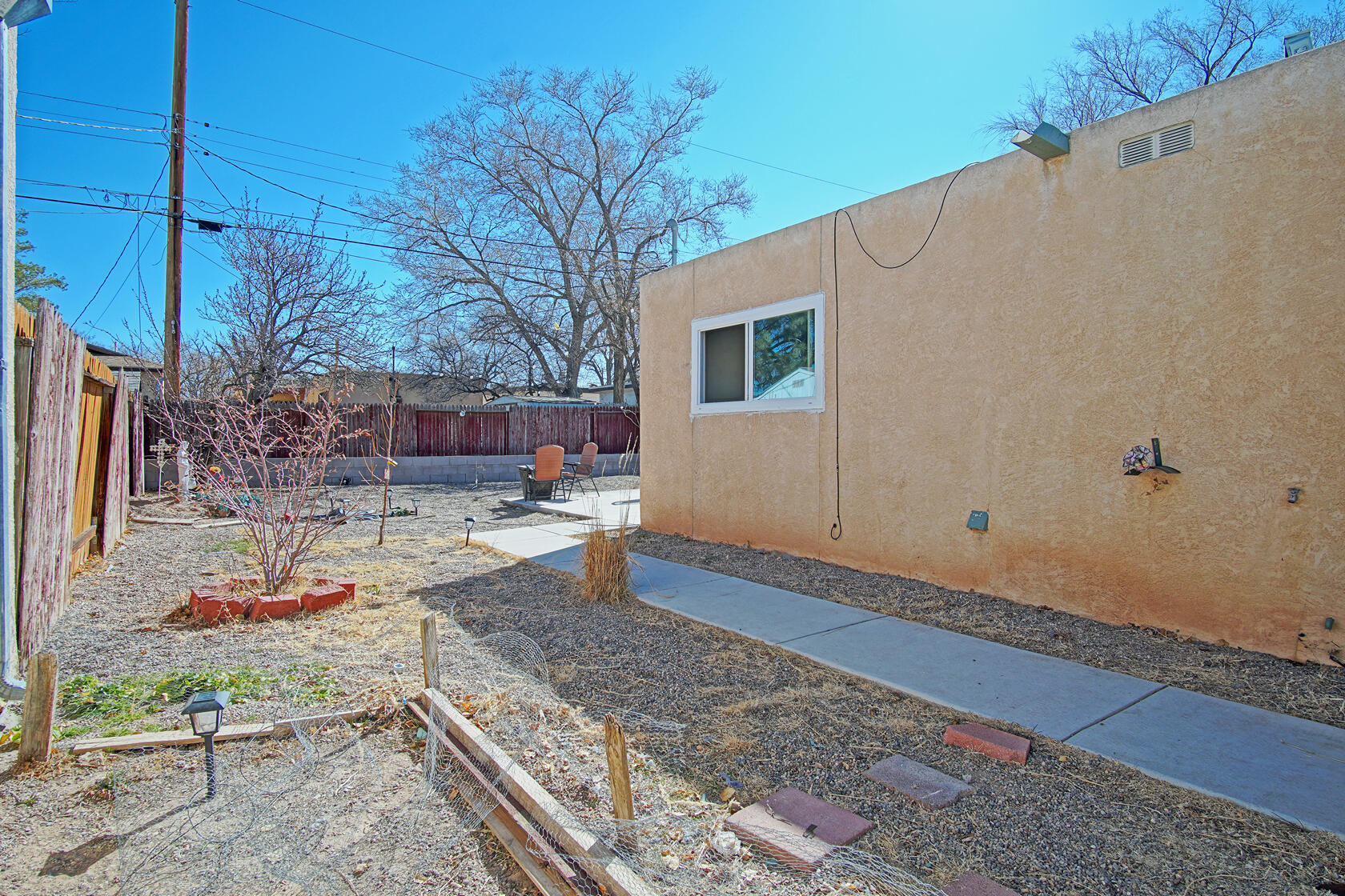 614 PALOMAS Drive SE