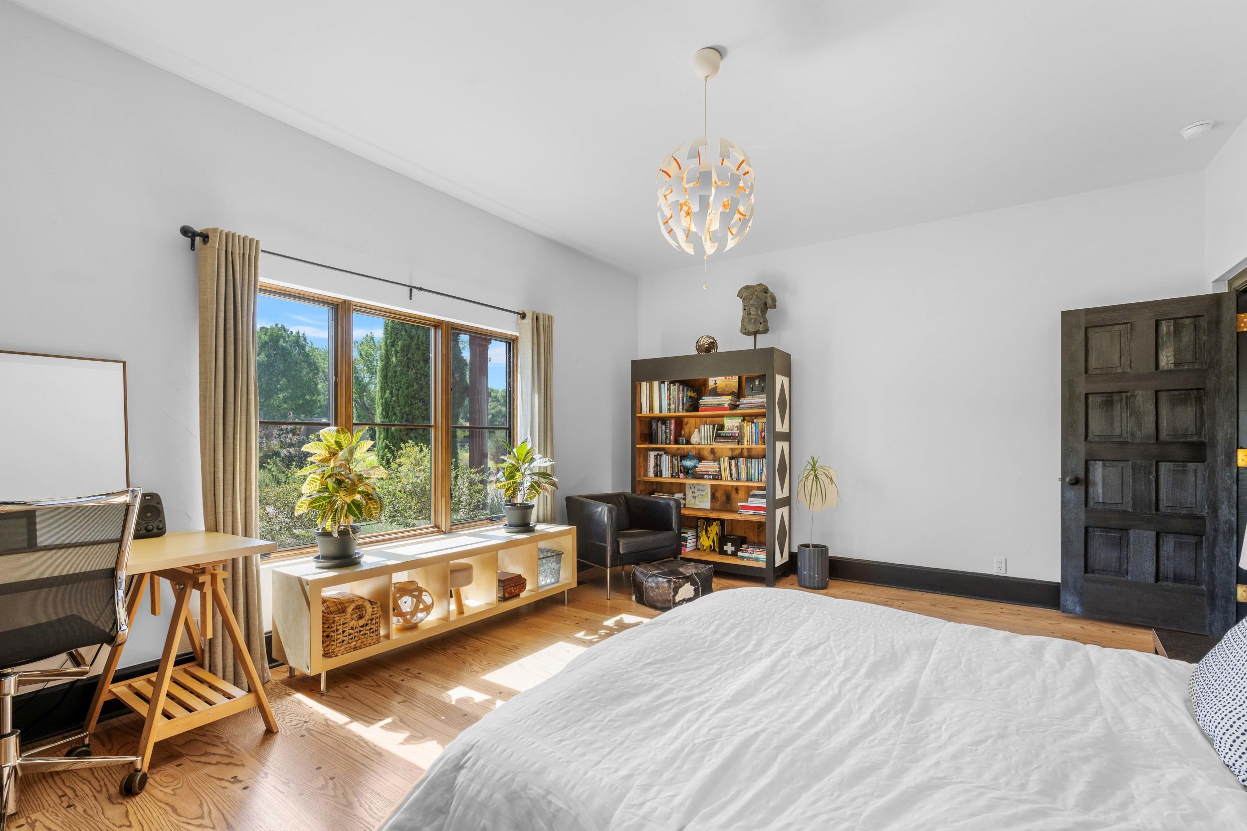 1201 BONA TERRA Loop NW