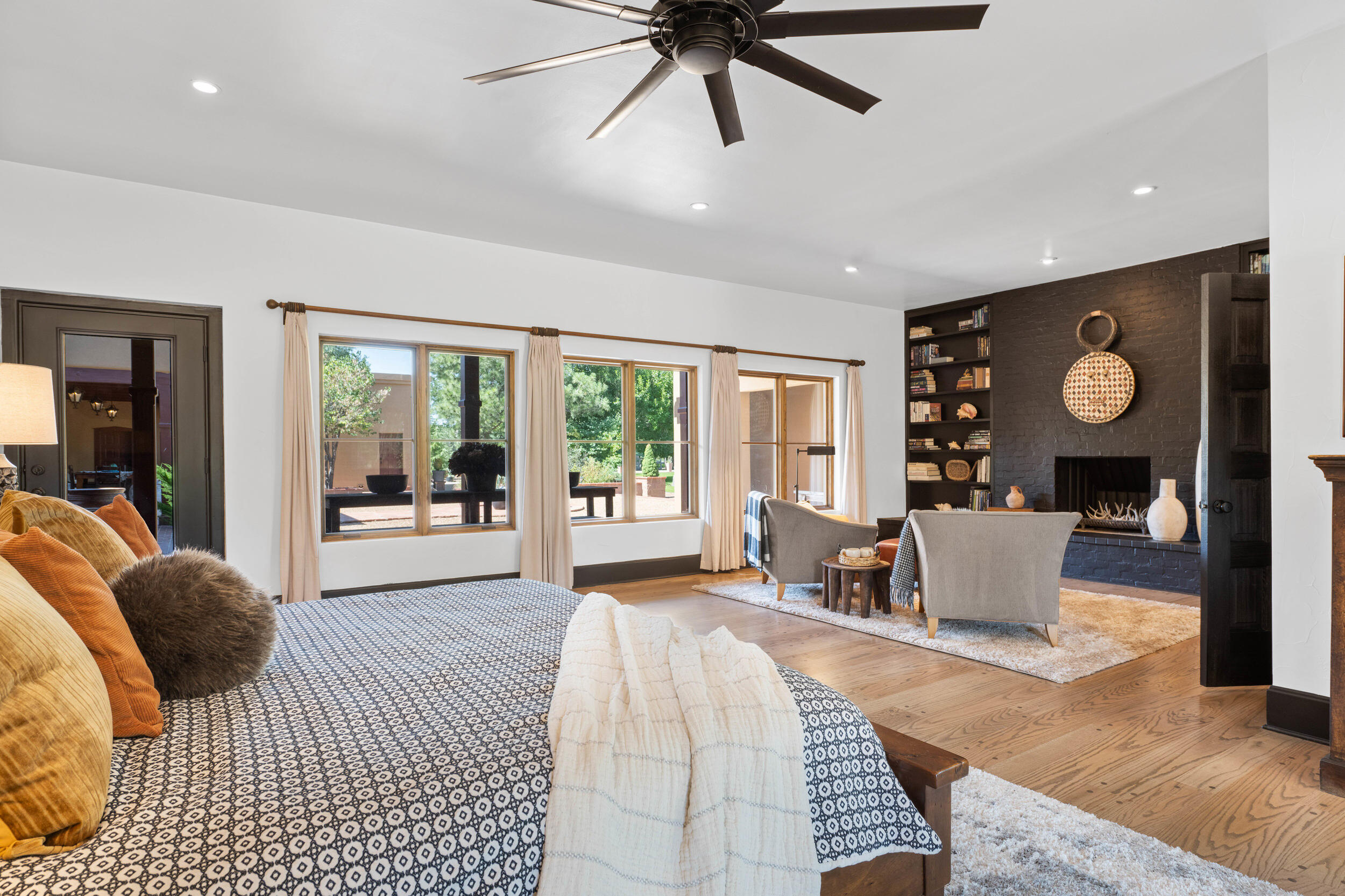 1201 BONA TERRA Loop NW