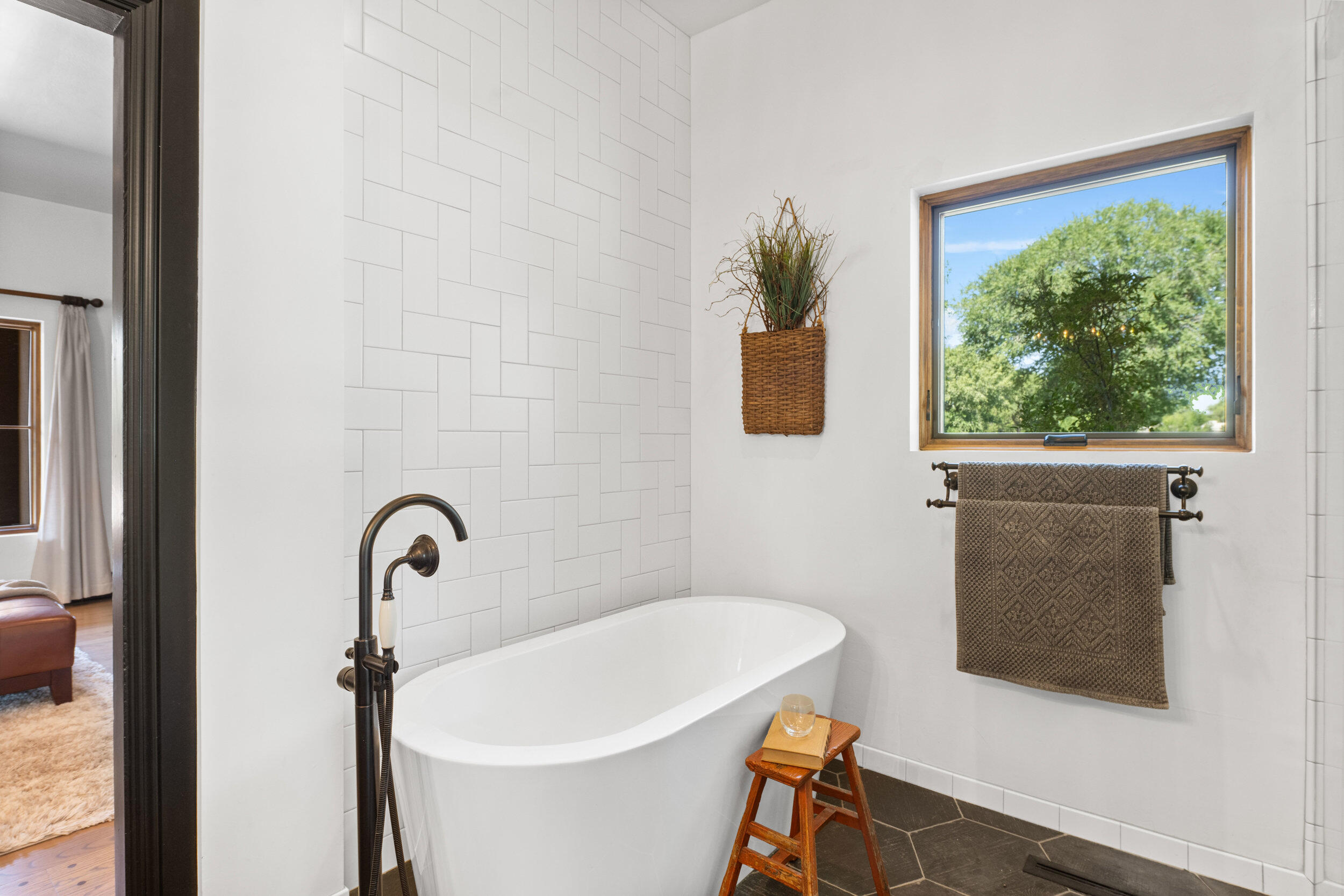 1201 BONA TERRA Loop NW