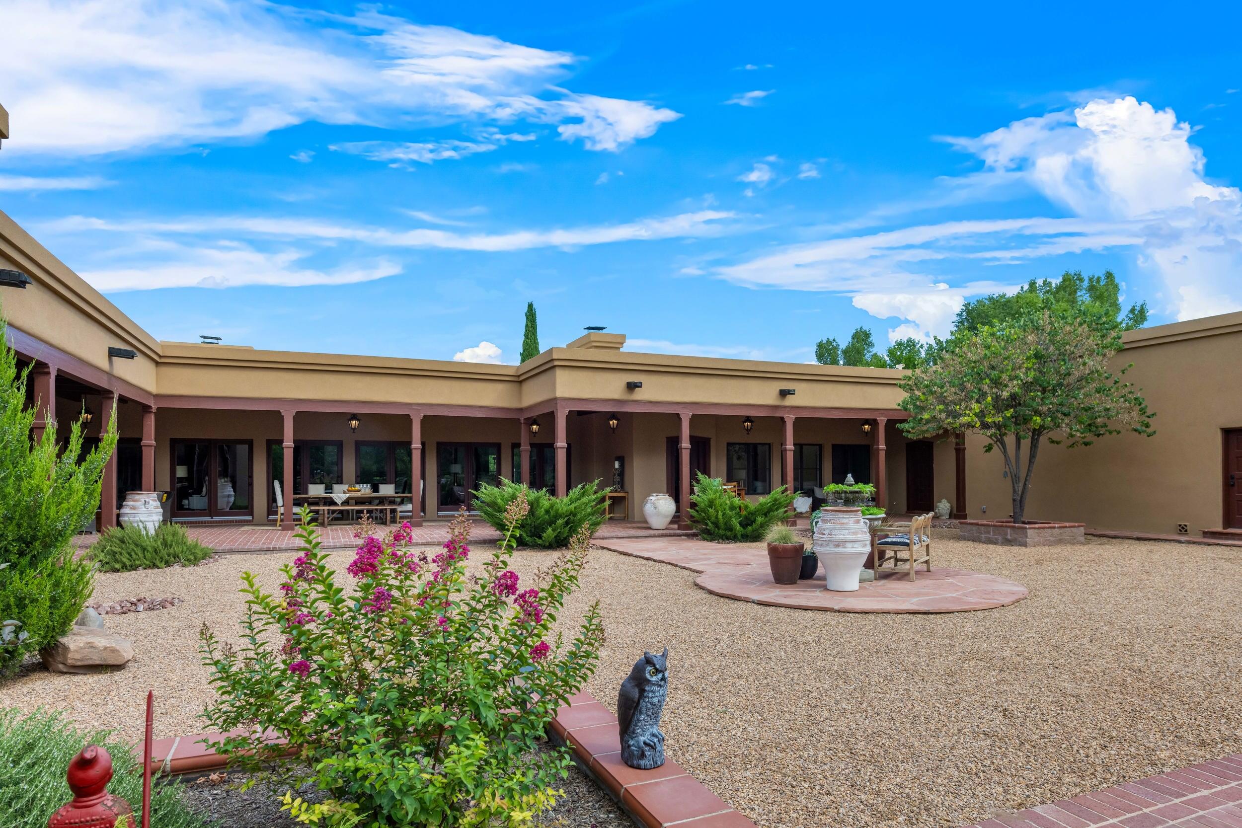 1201 BONA TERRA Loop NW