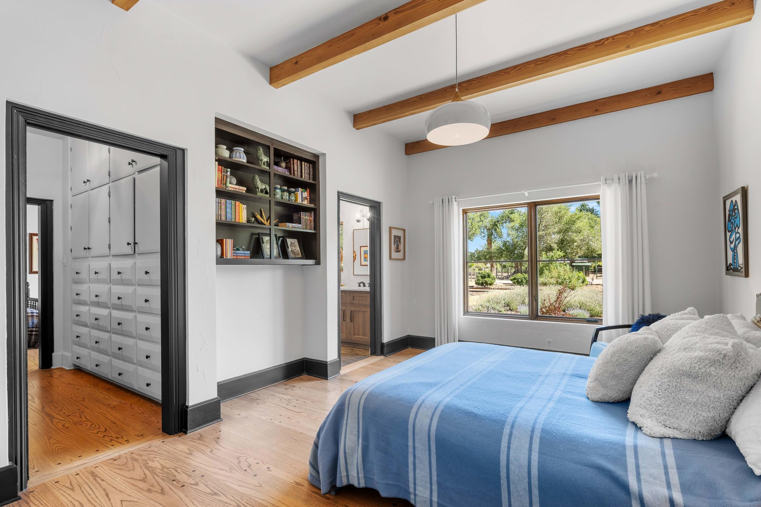 1201 BONA TERRA Loop NW