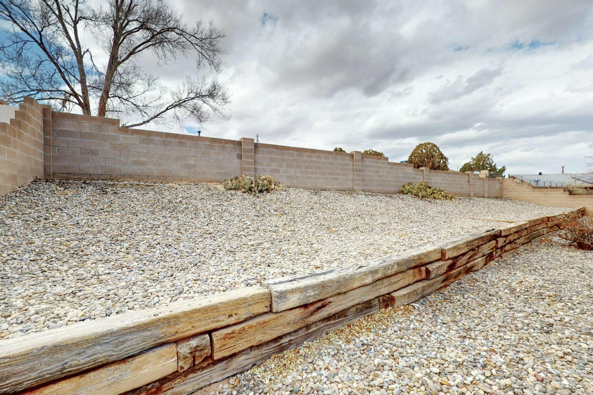 1089 SANDIA VISTA Road NE