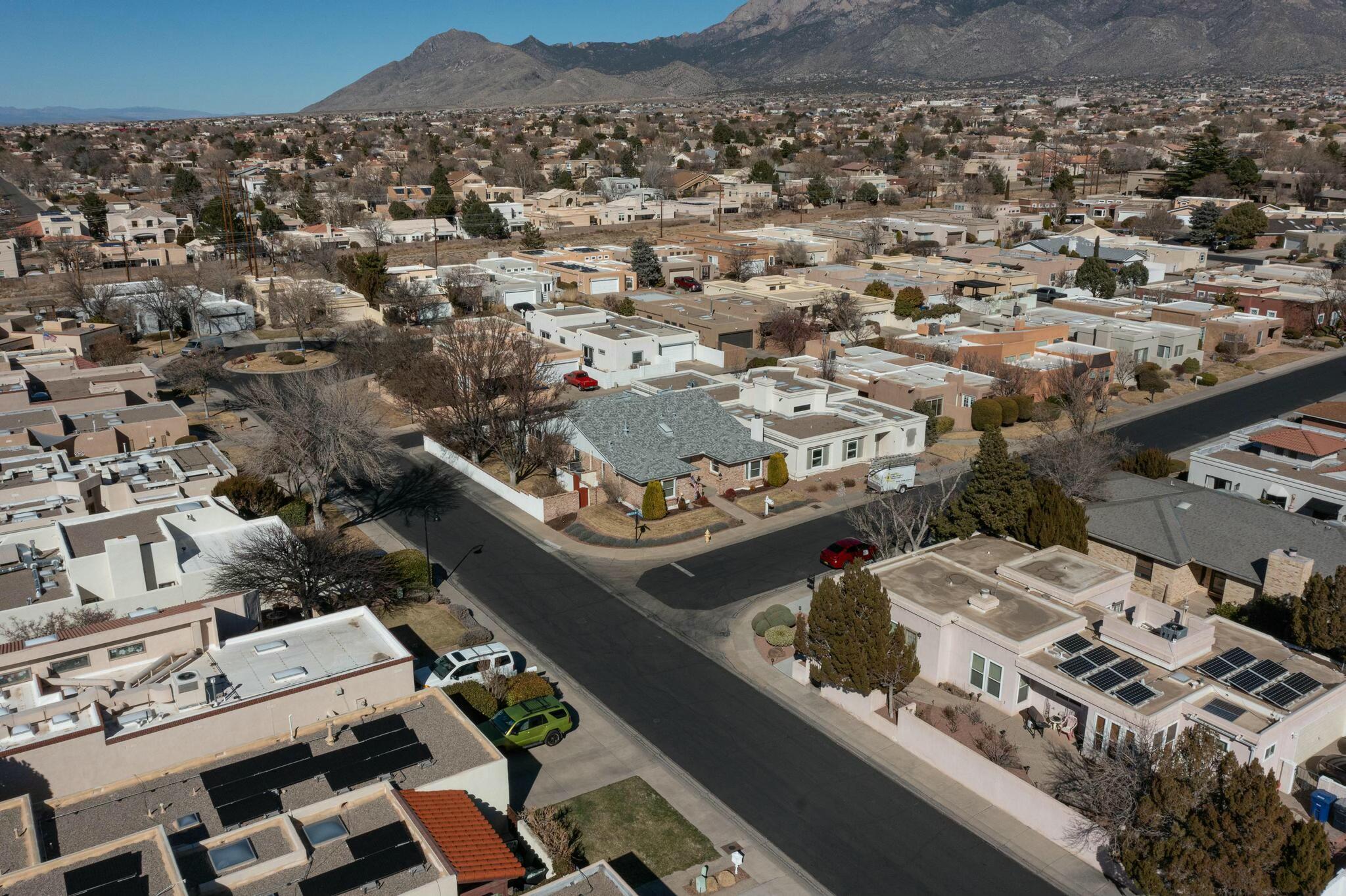 9101 WIMBLEDON Drive NE