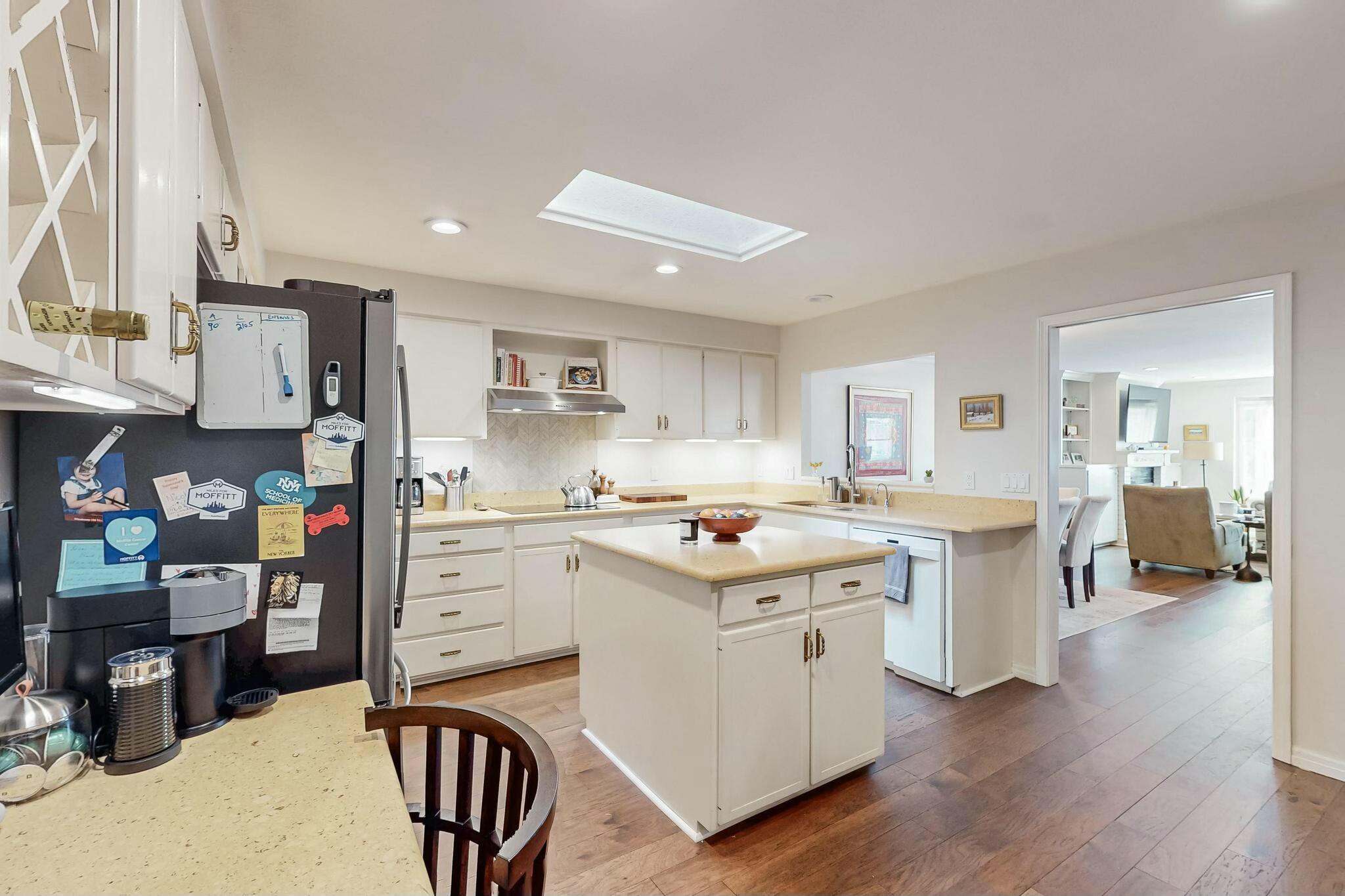 9101 WIMBLEDON Drive NE