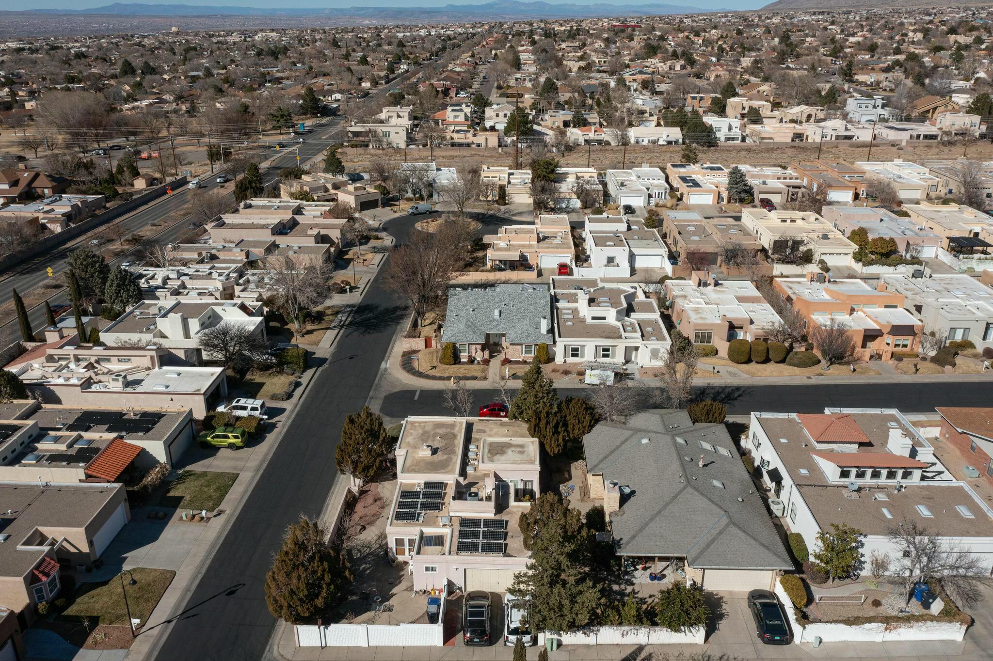 9101 WIMBLEDON Drive NE