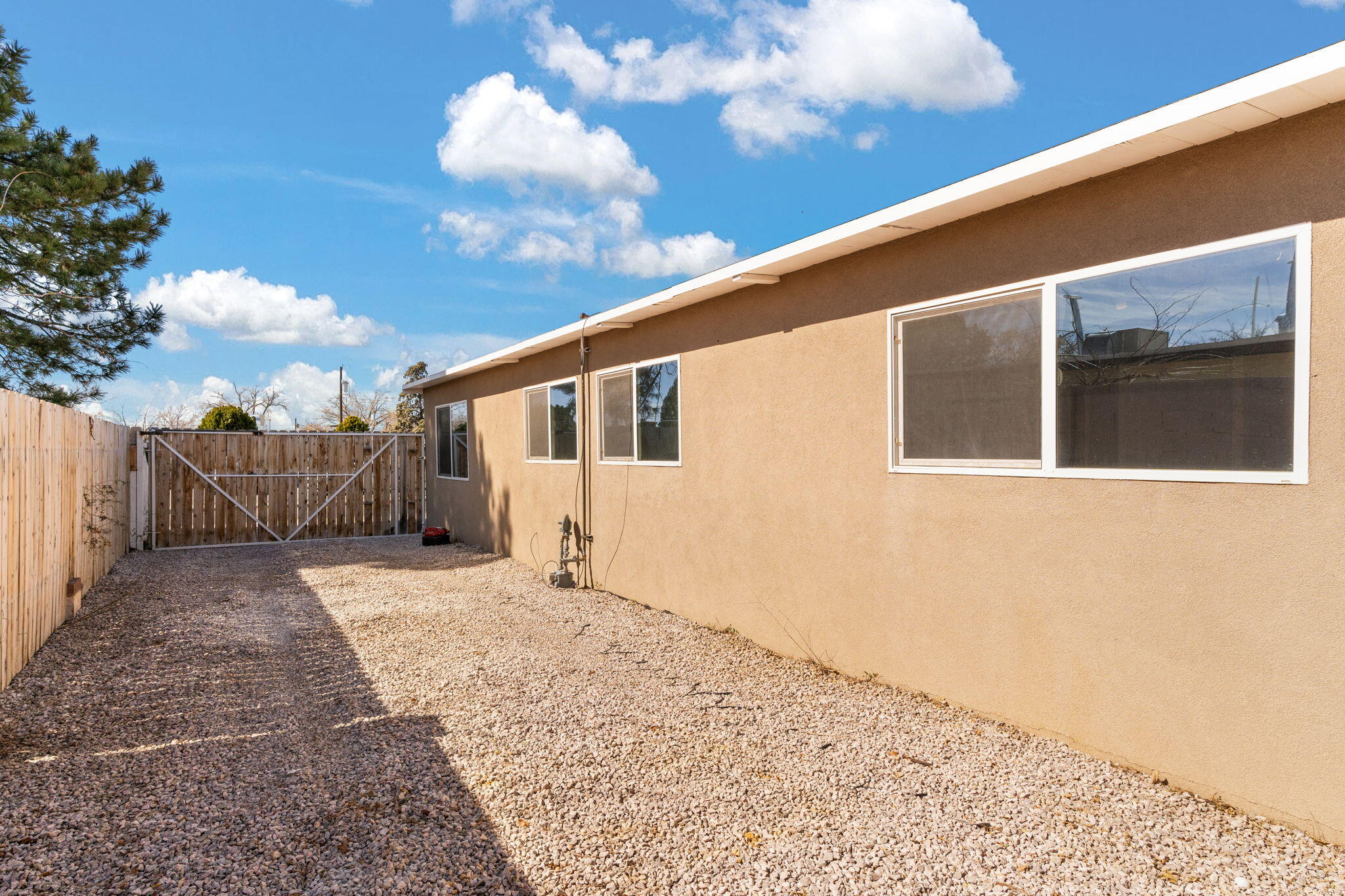 3322 MONTCLAIRE Drive NE