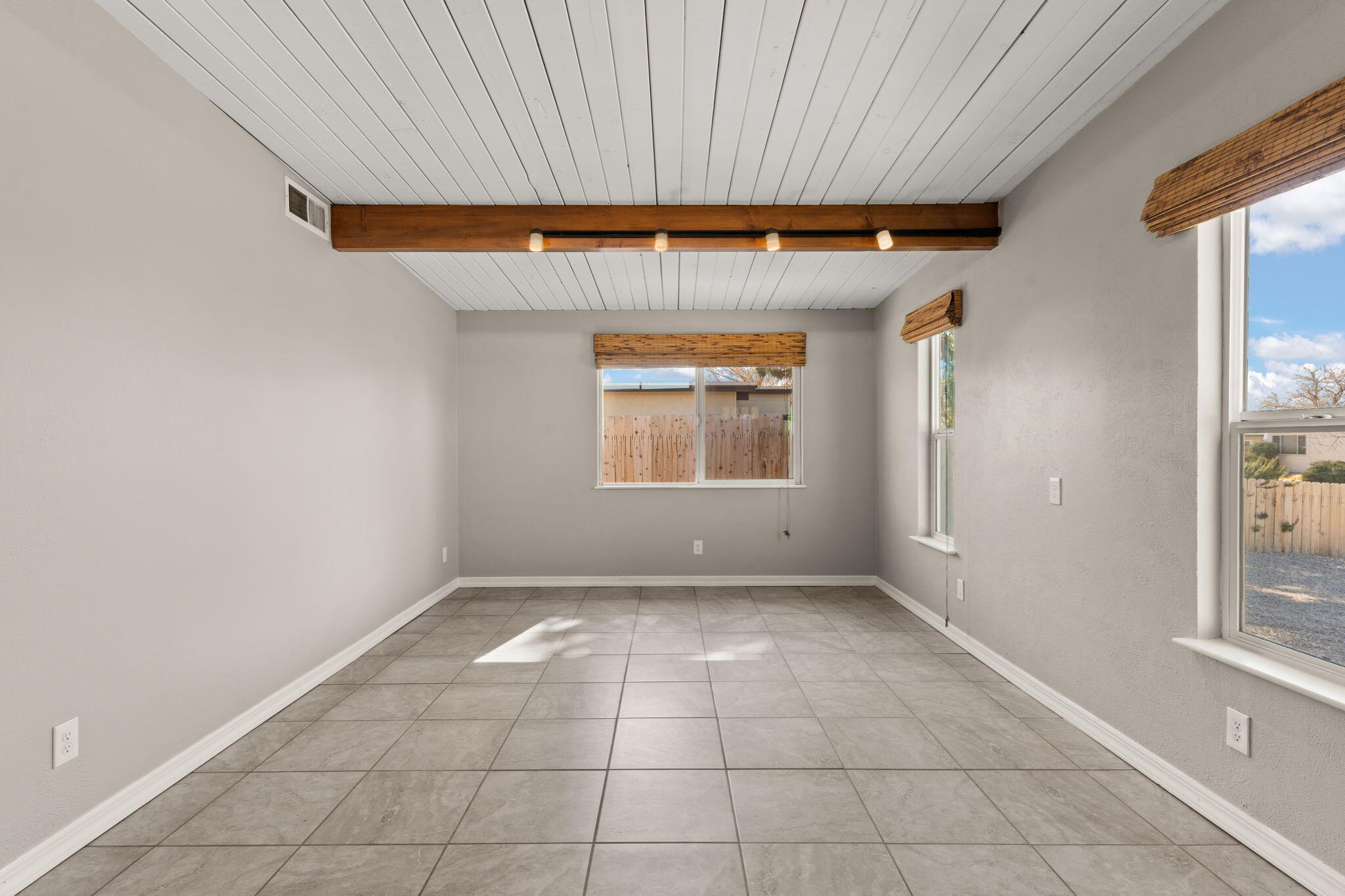 3322 MONTCLAIRE Drive NE