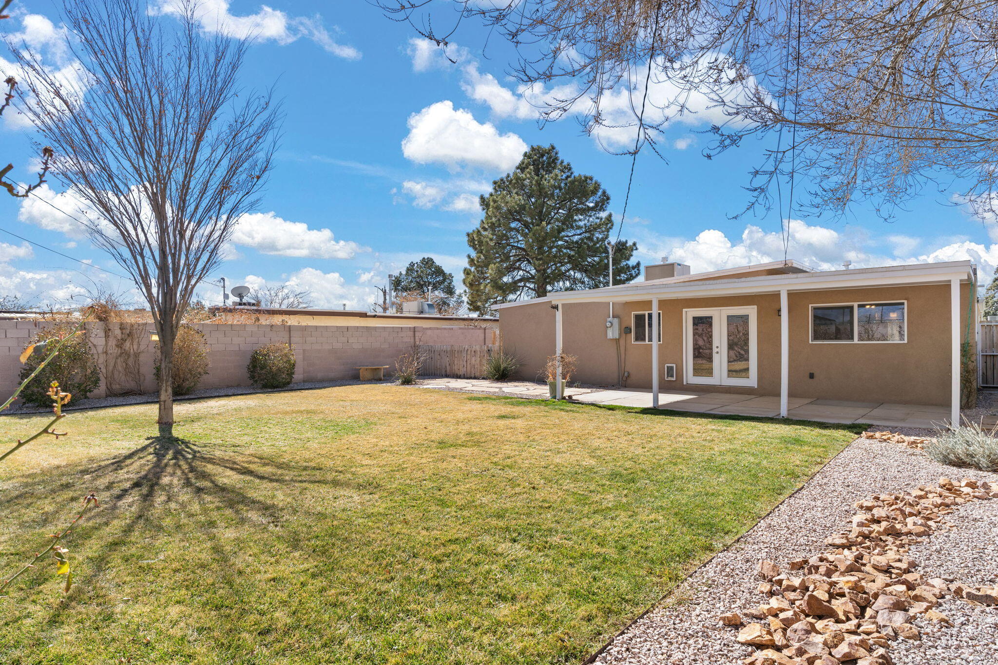 3322 MONTCLAIRE Drive NE