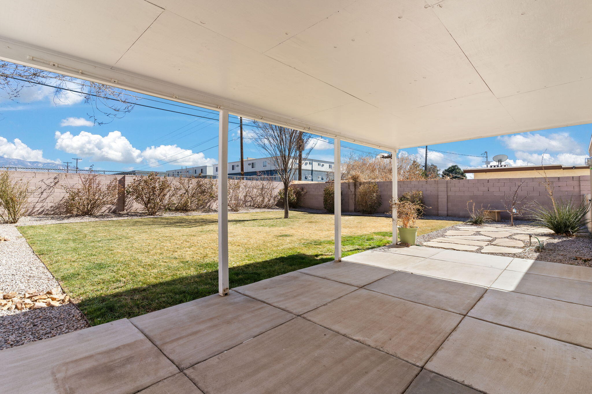 3322 MONTCLAIRE Drive NE
